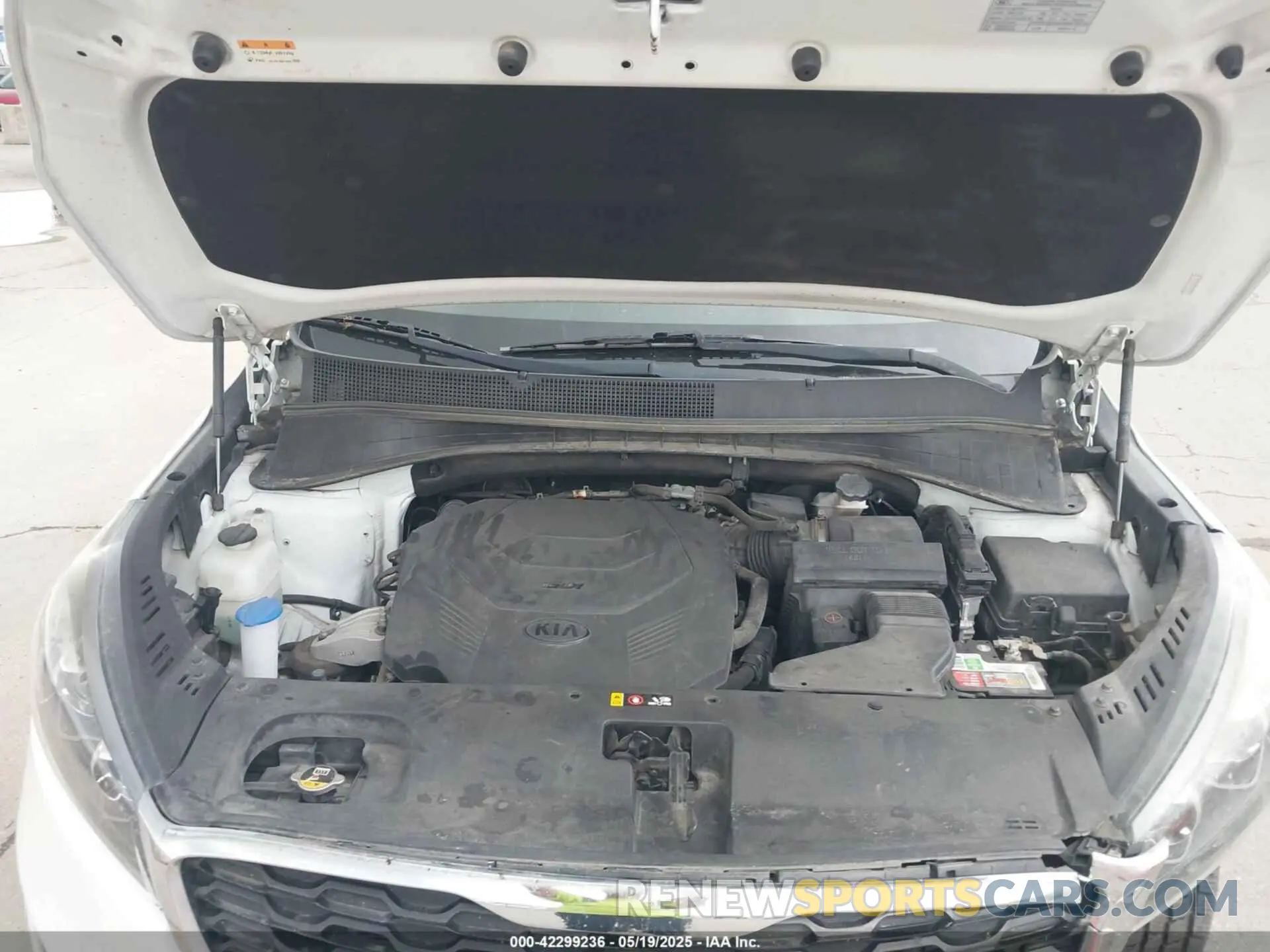 10 Photograph of a damaged car 5XYPG4A50KG573036 KIA SORENTO 2019