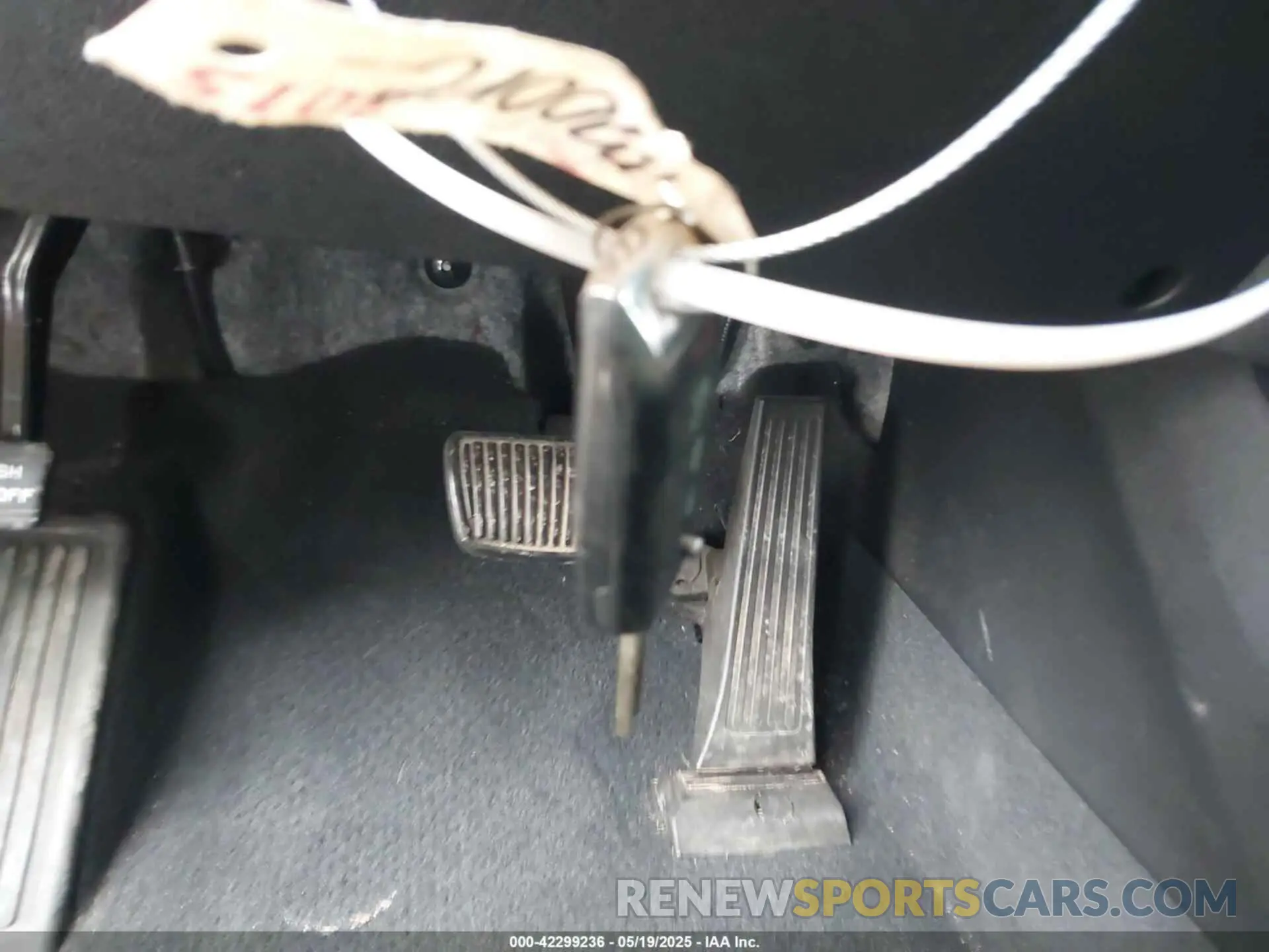11 Photograph of a damaged car 5XYPG4A50KG573036 KIA SORENTO 2019