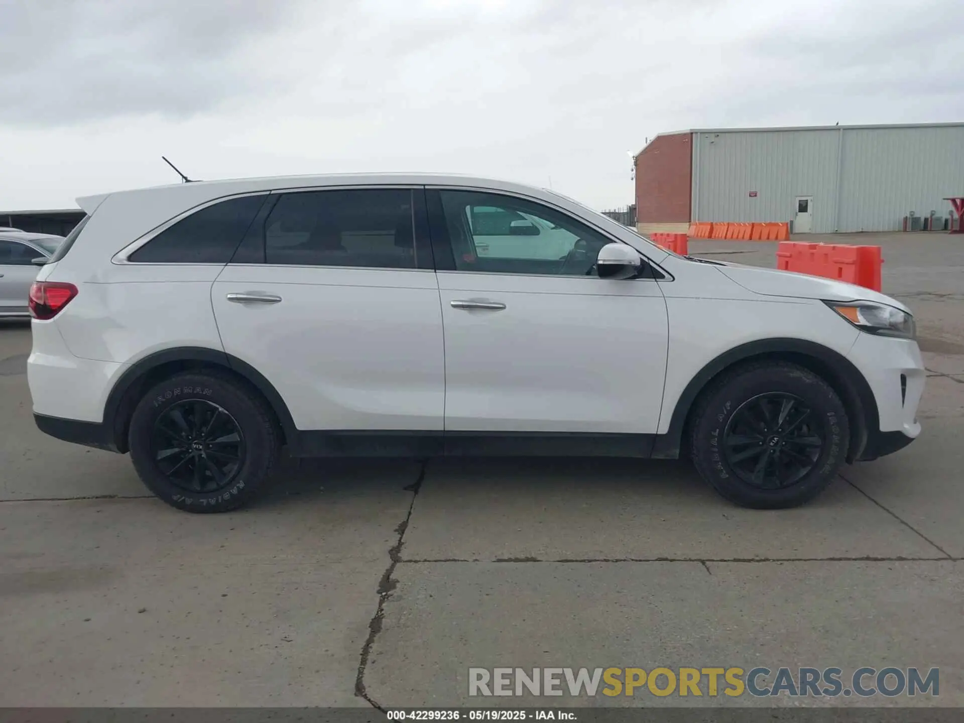 13 Photograph of a damaged car 5XYPG4A50KG573036 KIA SORENTO 2019
