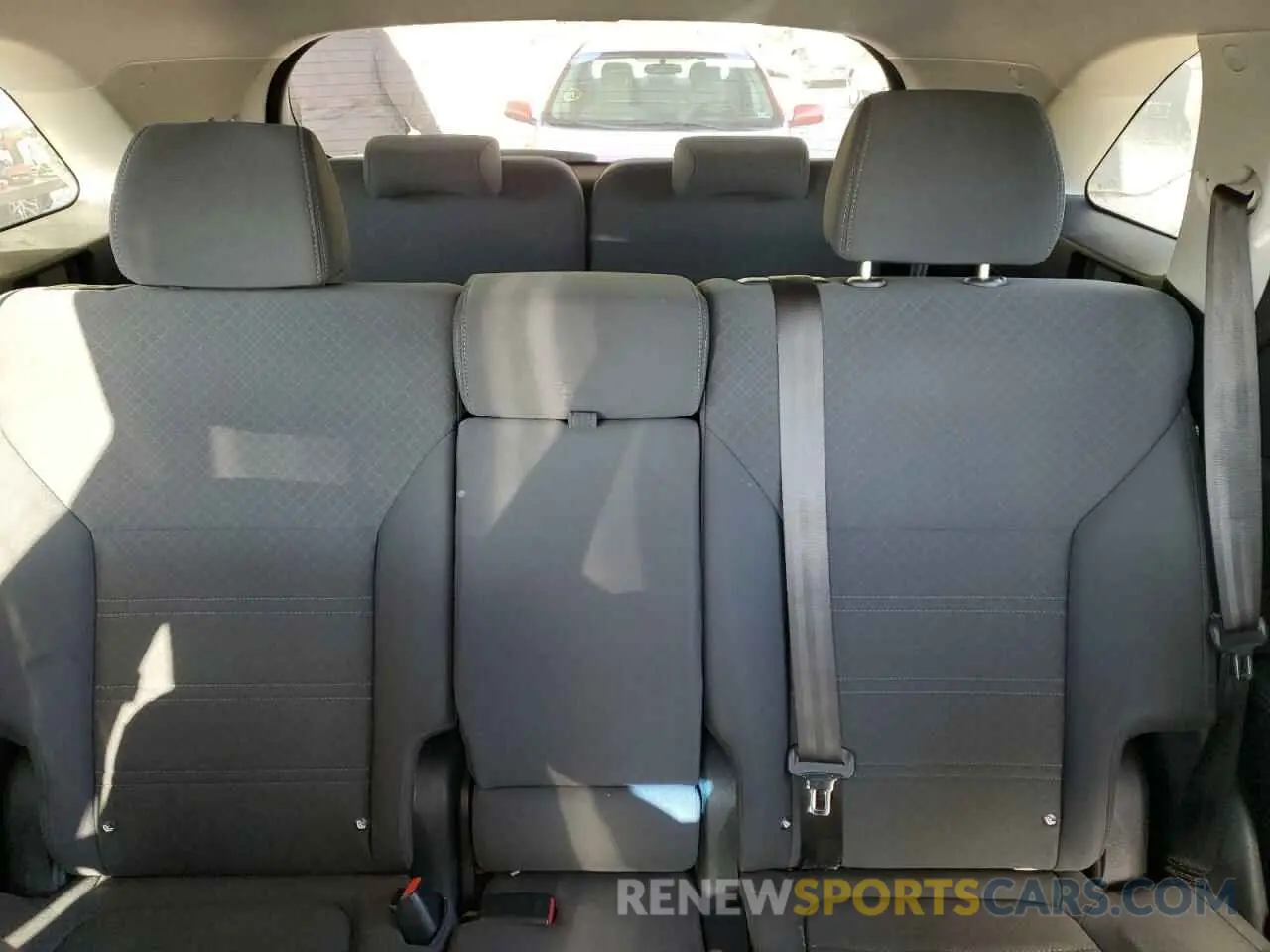 10 Photograph of a damaged car 5XYPG4A50KG605564 KIA SORENTO 2019