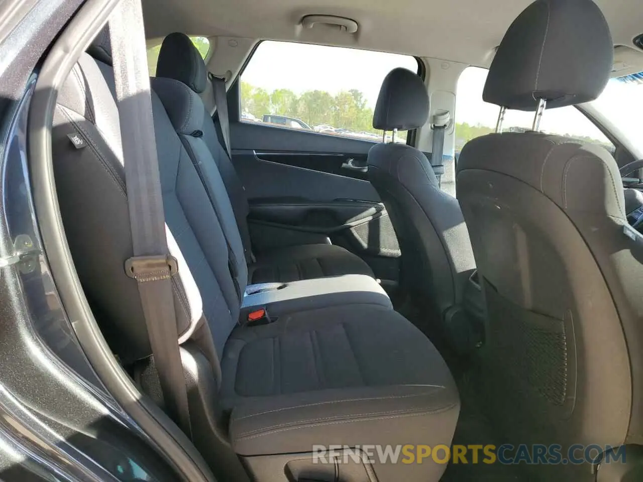 11 Photograph of a damaged car 5XYPG4A50KG605564 KIA SORENTO 2019