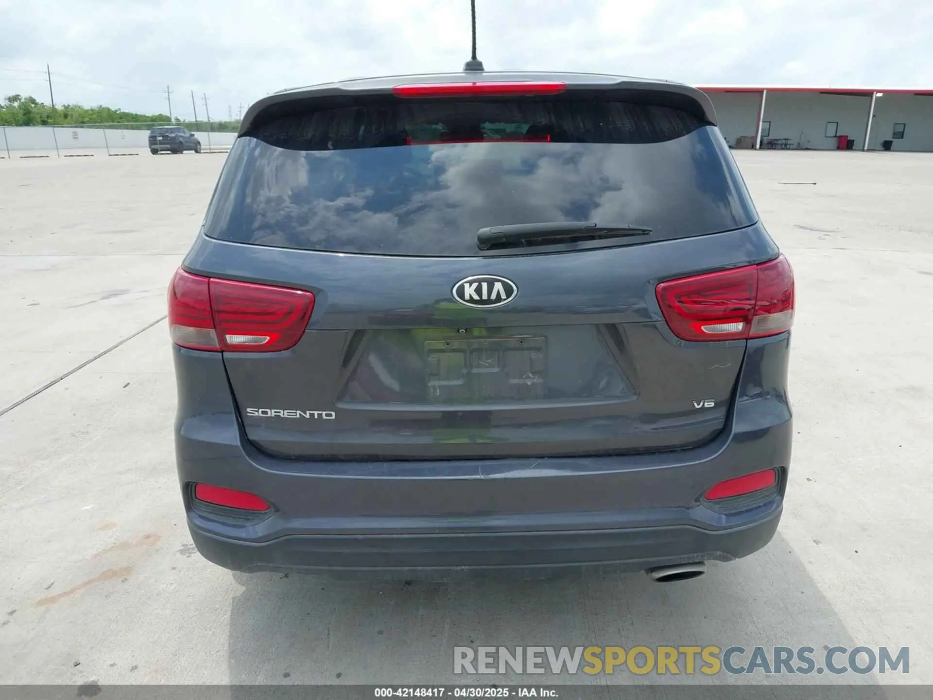 16 Photograph of a damaged car 5XYPG4A51KG441192 KIA SORENTO 2019