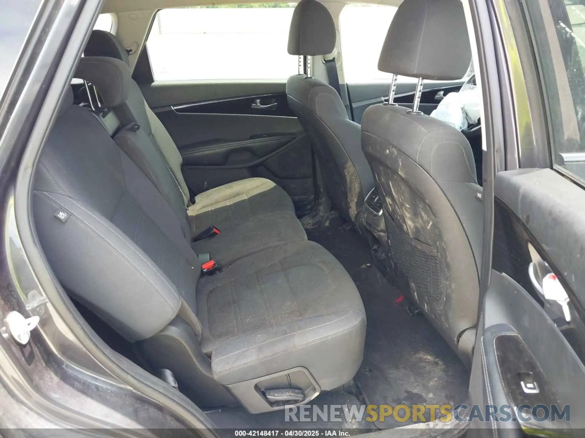 8 Photograph of a damaged car 5XYPG4A51KG441192 KIA SORENTO 2019