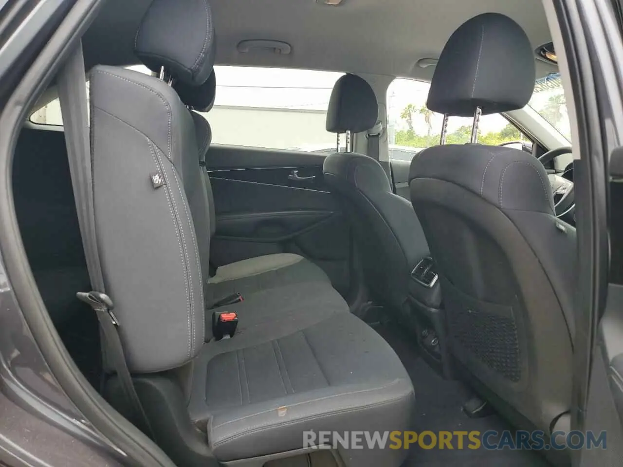 11 Photograph of a damaged car 5XYPG4A51KG485628 KIA SORENTO 2019