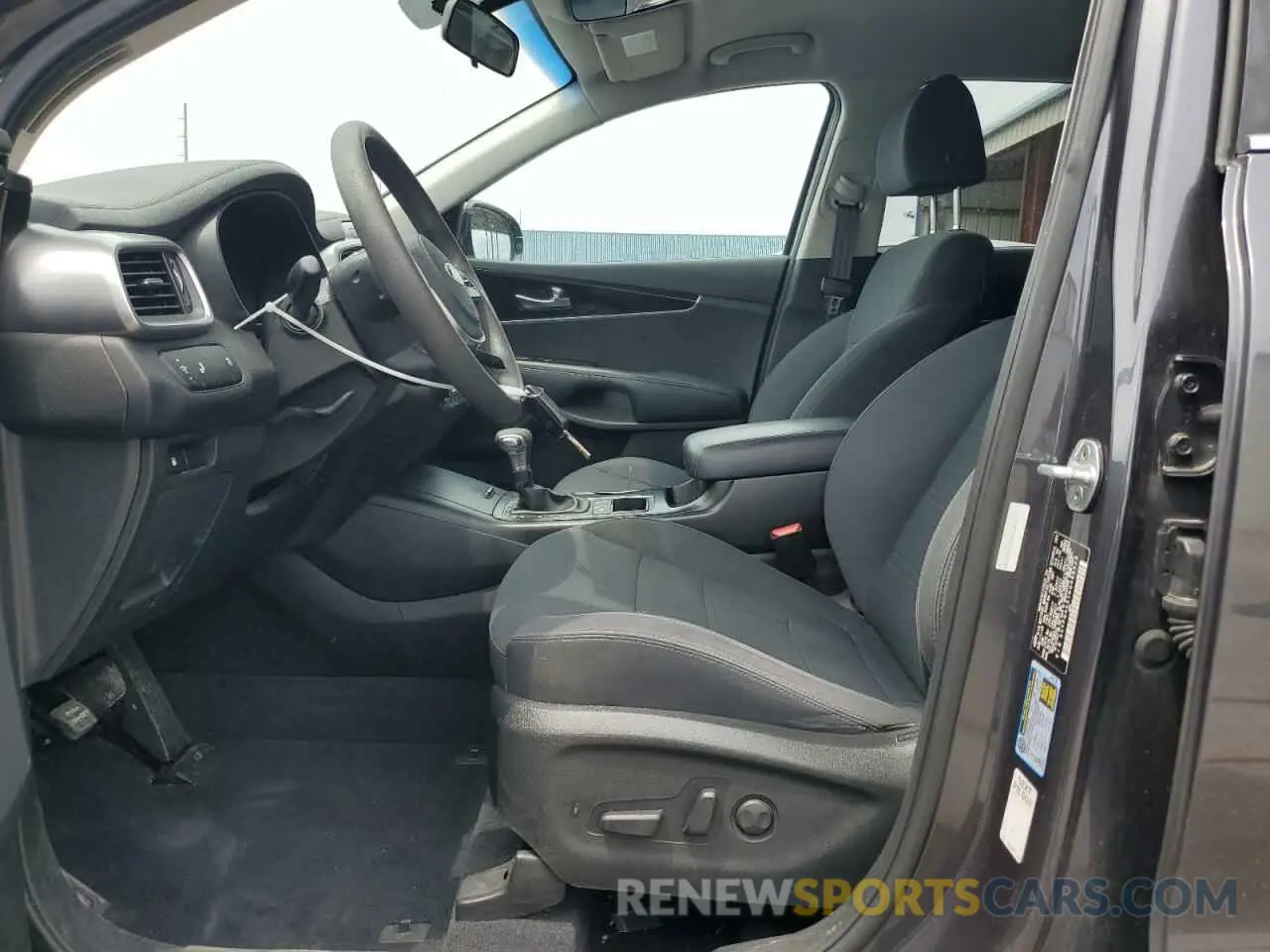 7 Photograph of a damaged car 5XYPG4A51KG485628 KIA SORENTO 2019