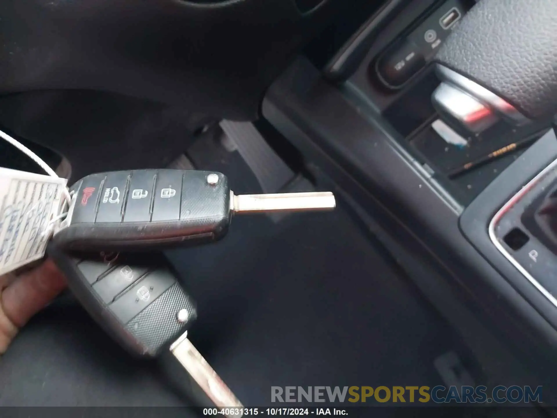 11 Photograph of a damaged car 5XYPG4A51KG488920 KIA SORENTO 2019
