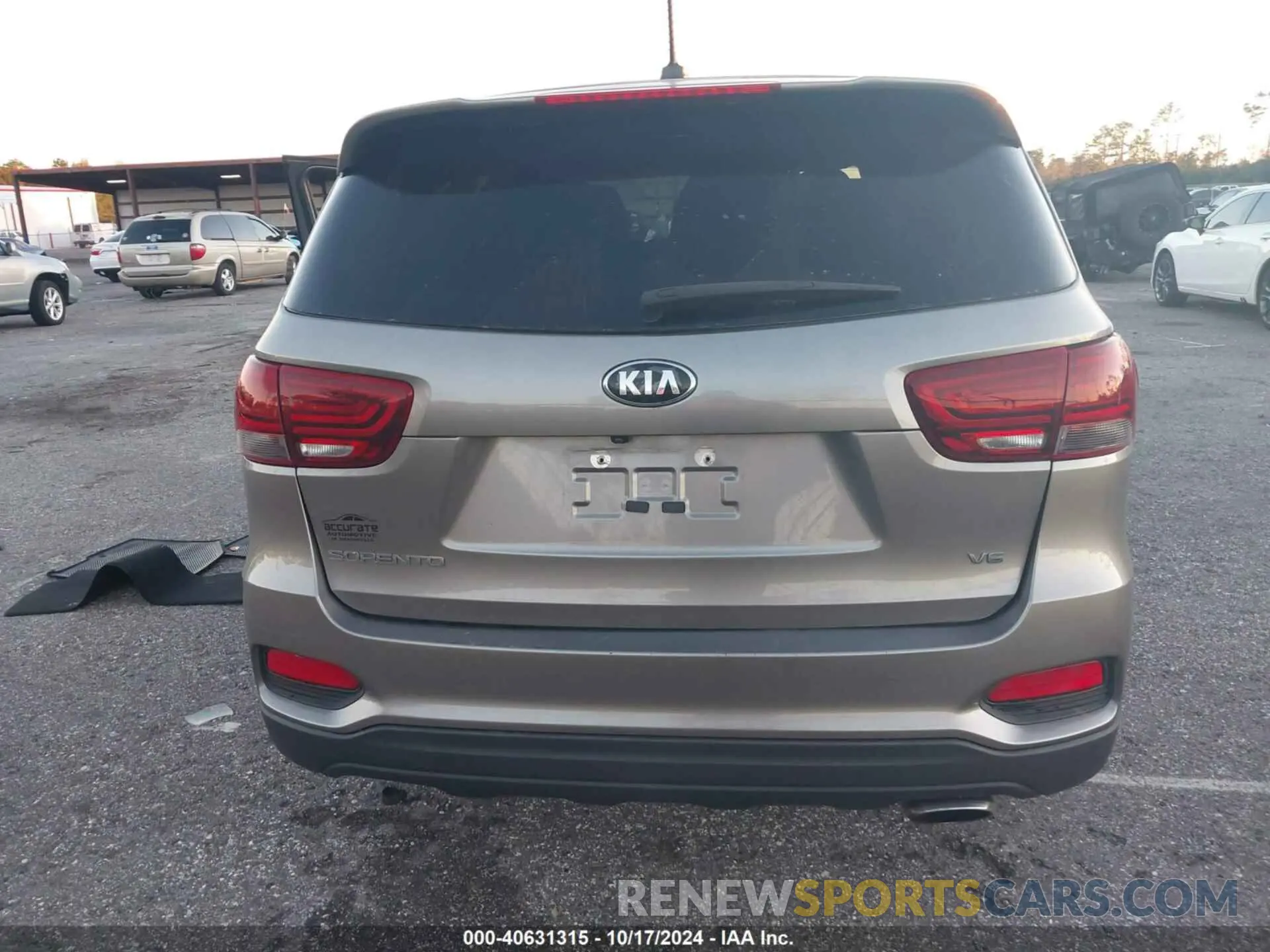 17 Photograph of a damaged car 5XYPG4A51KG488920 KIA SORENTO 2019