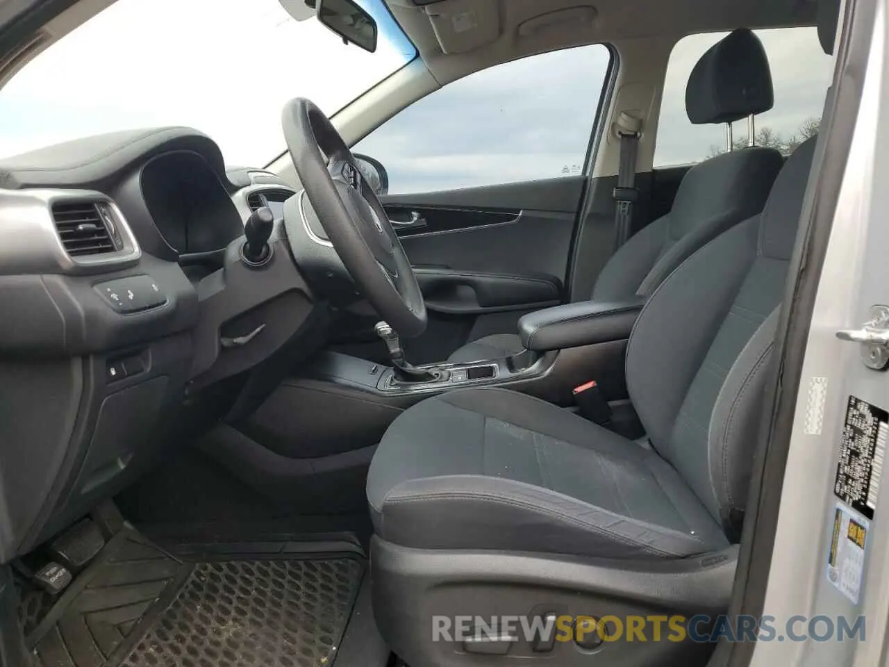 7 Фотография поврежденного автомобиля 5XYPG4A51KG573210 KIA SORENTO 2019