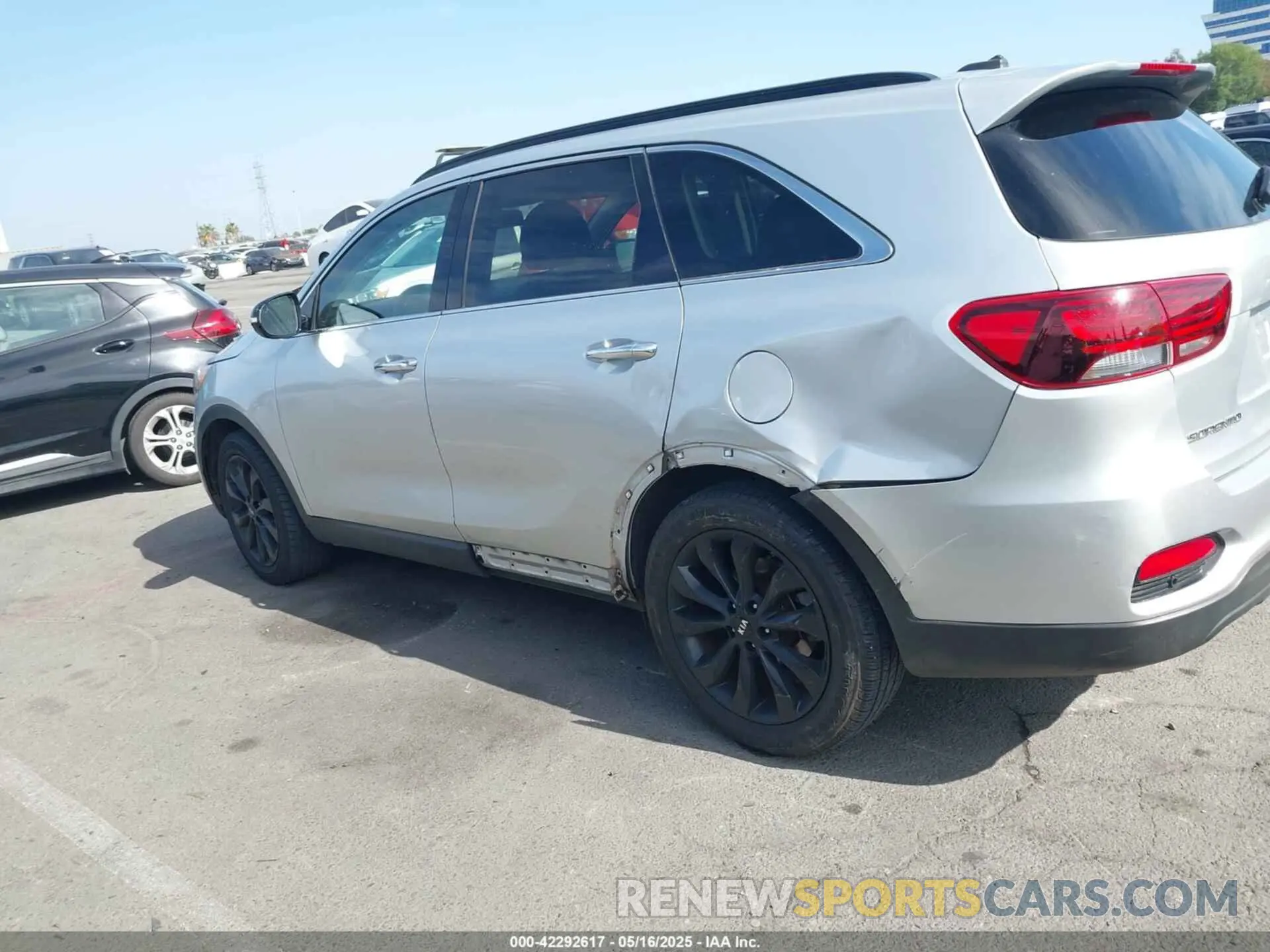 14 Photograph of a damaged car 5XYPG4A51KG594221 KIA SORENTO 2019