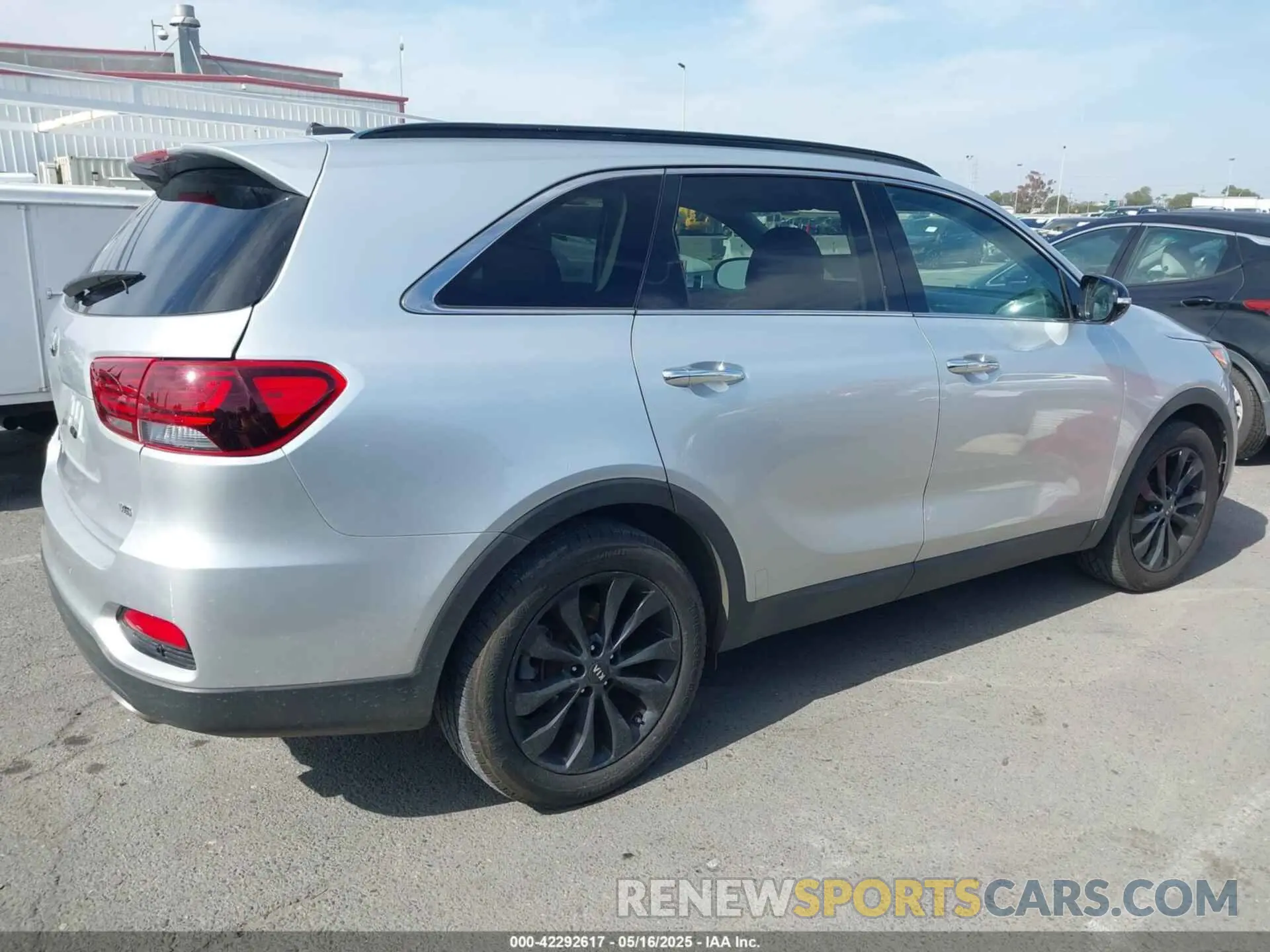4 Photograph of a damaged car 5XYPG4A51KG594221 KIA SORENTO 2019