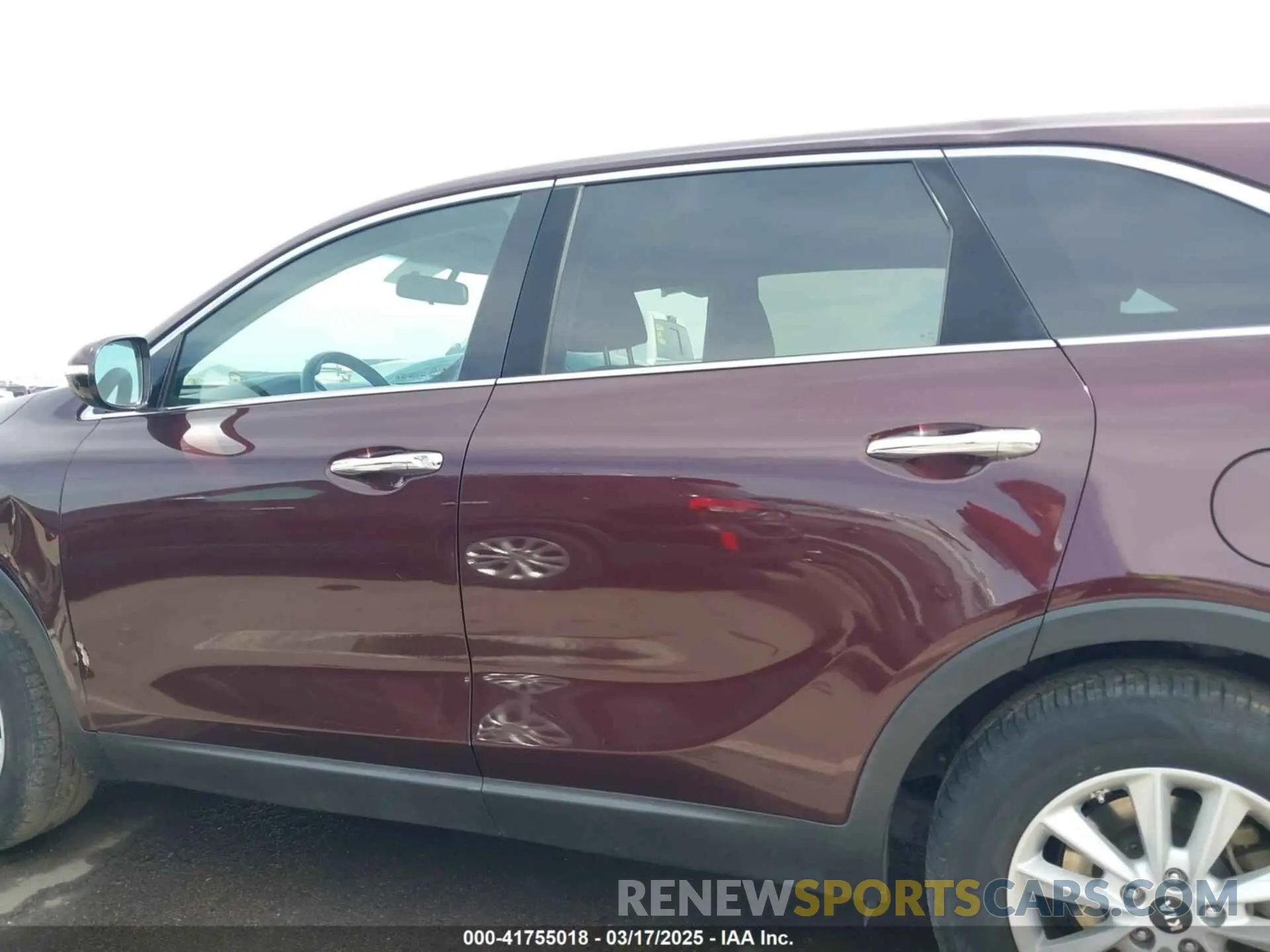 15 Photograph of a damaged car 5XYPG4A52KG482706 KIA SORENTO 2019