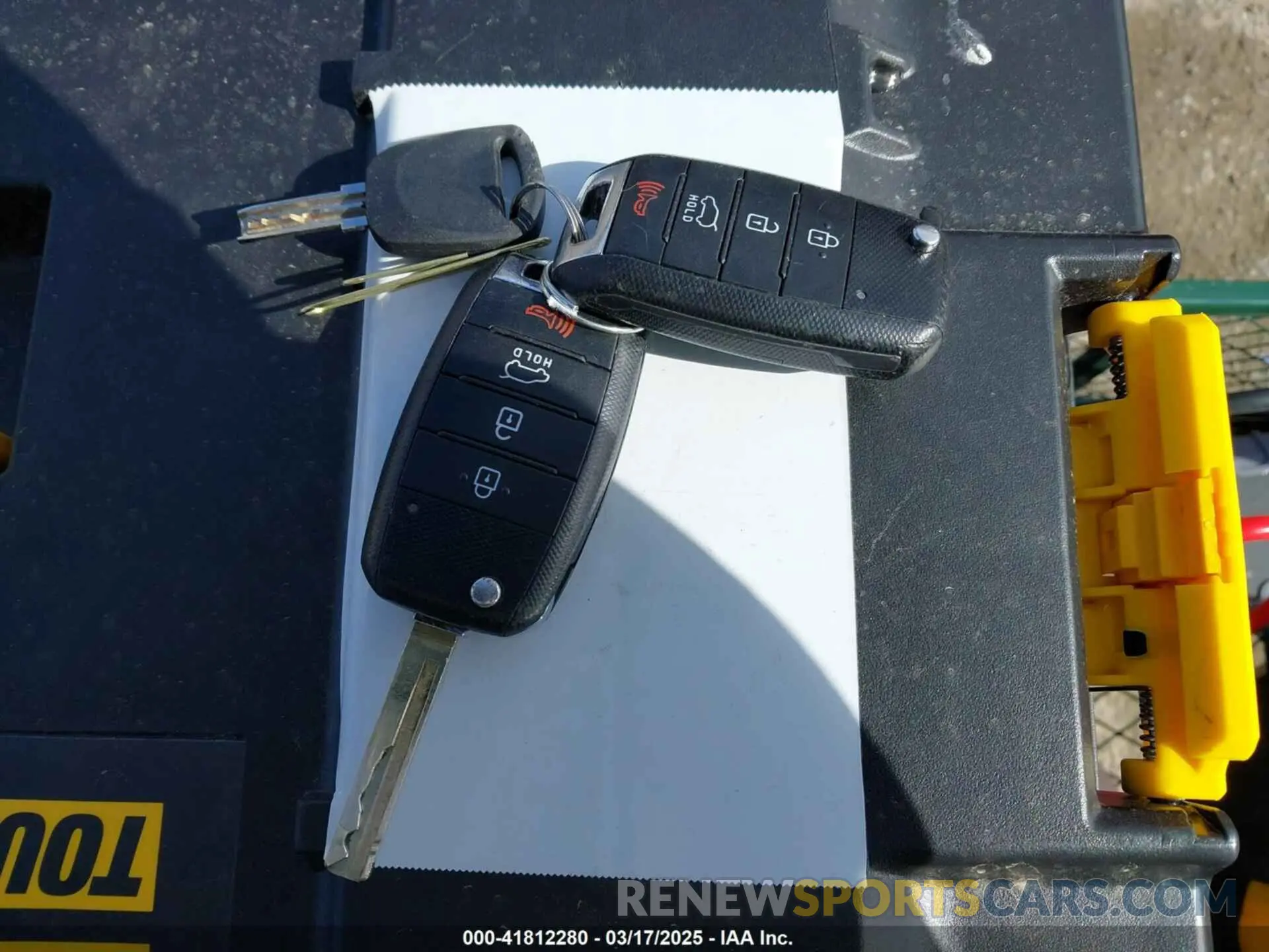 11 Photograph of a damaged car 5XYPG4A53KG594866 KIA SORENTO 2019