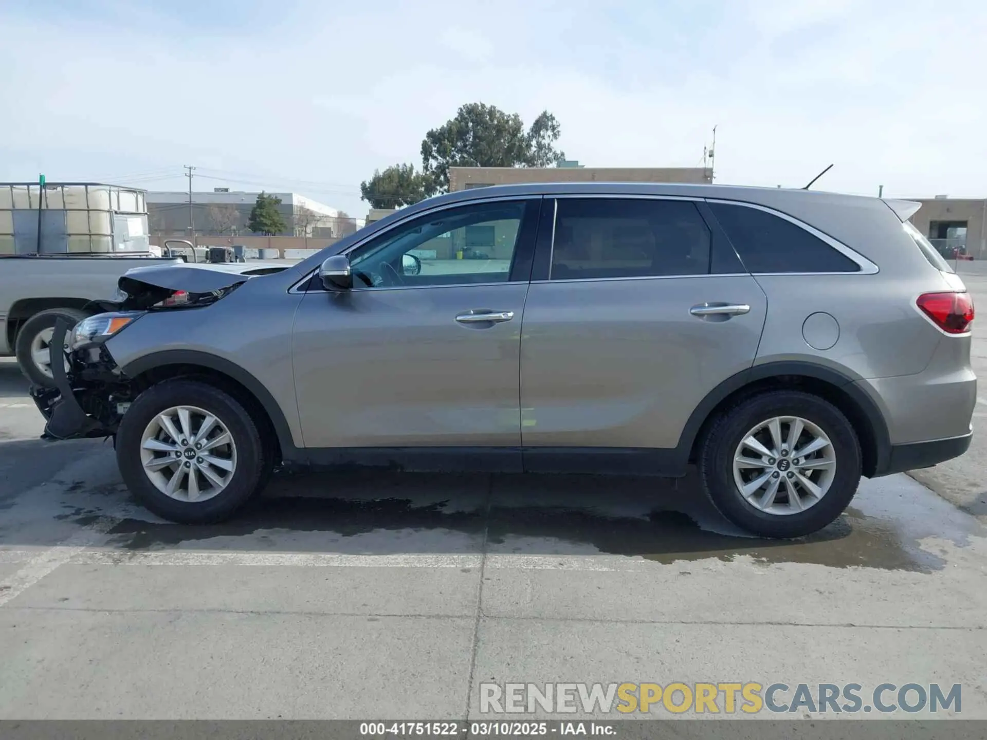 15 Photograph of a damaged car 5XYPG4A54KG476373 KIA SORENTO 2019