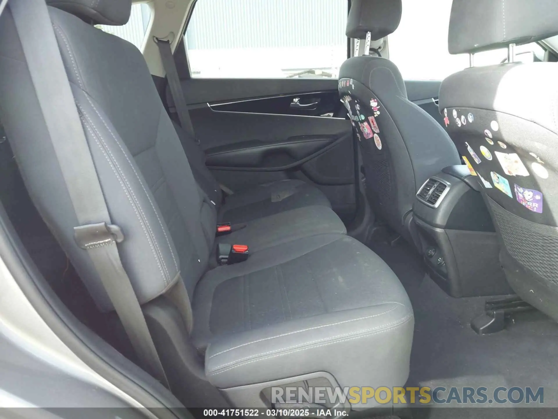 8 Photograph of a damaged car 5XYPG4A54KG476373 KIA SORENTO 2019
