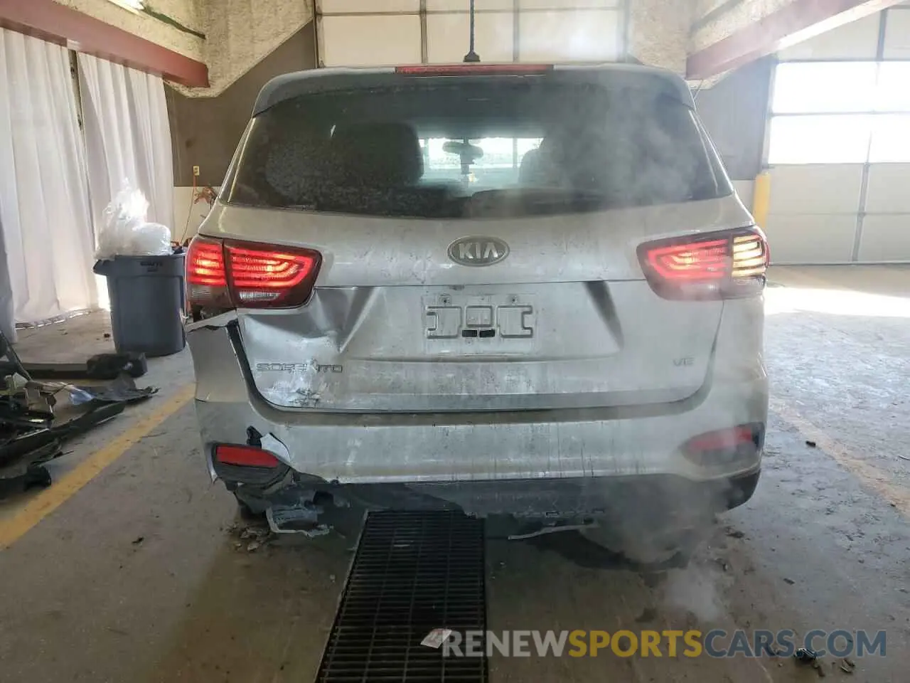 6 Photograph of a damaged car 5XYPG4A54KG480732 KIA SORENTO 2019