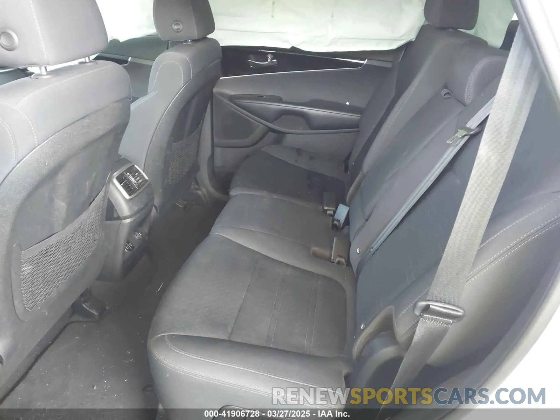 8 Фотография поврежденного автомобиля 5XYPG4A55KG558127 KIA SORENTO 2019