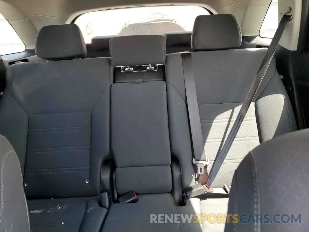 10 Photograph of a damaged car 5XYPG4A56KG490775 KIA SORENTO 2019