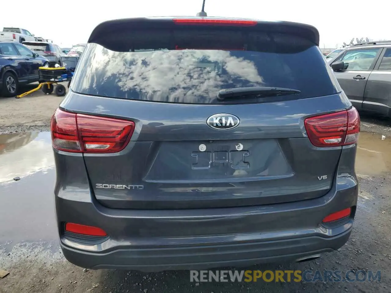 6 Photograph of a damaged car 5XYPG4A56KG490775 KIA SORENTO 2019