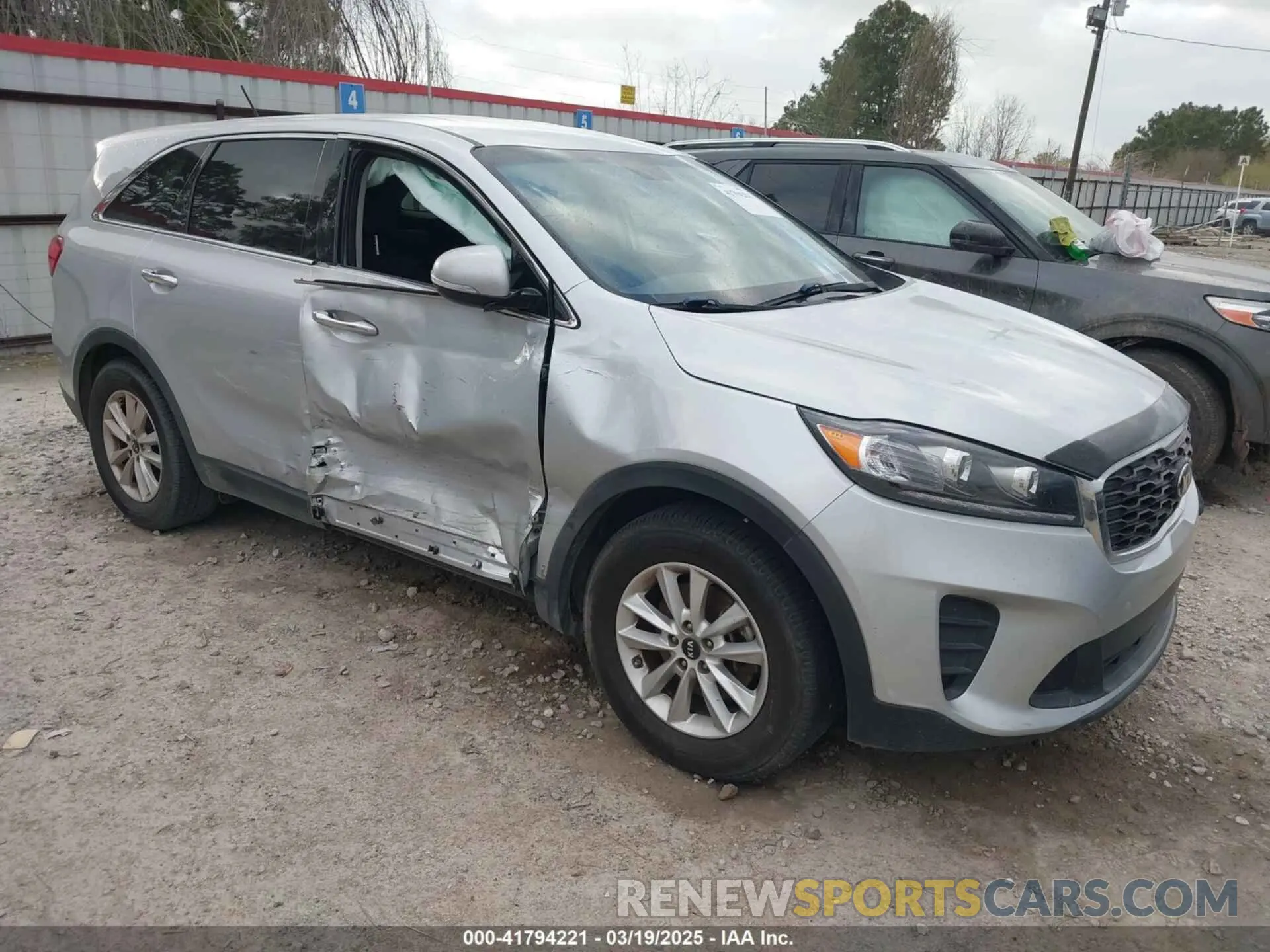 1 Photograph of a damaged car 5XYPG4A57KG481373 KIA SORENTO 2019