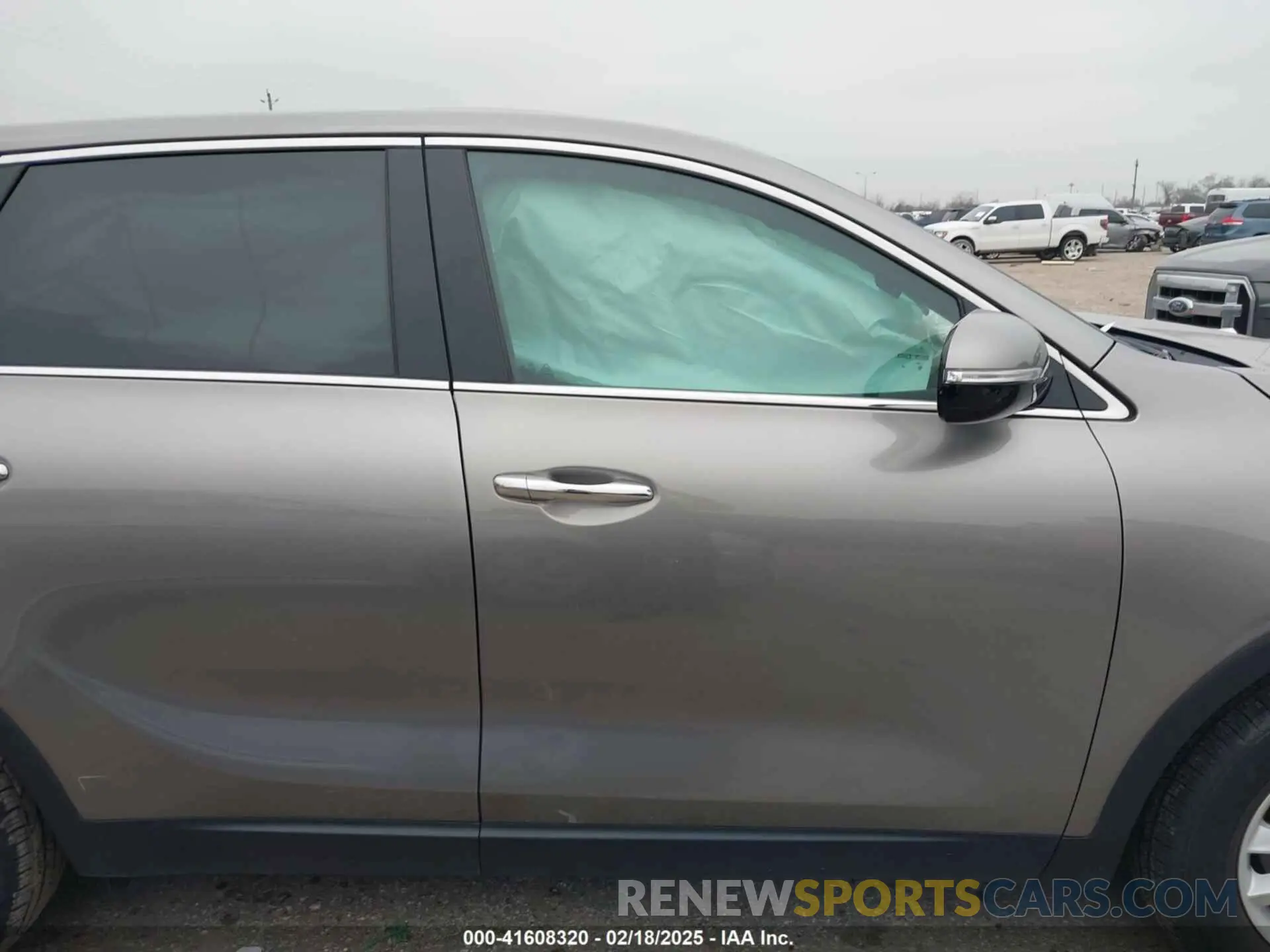13 Фотография поврежденного автомобиля 5XYPG4A57KG544567 KIA SORENTO 2019
