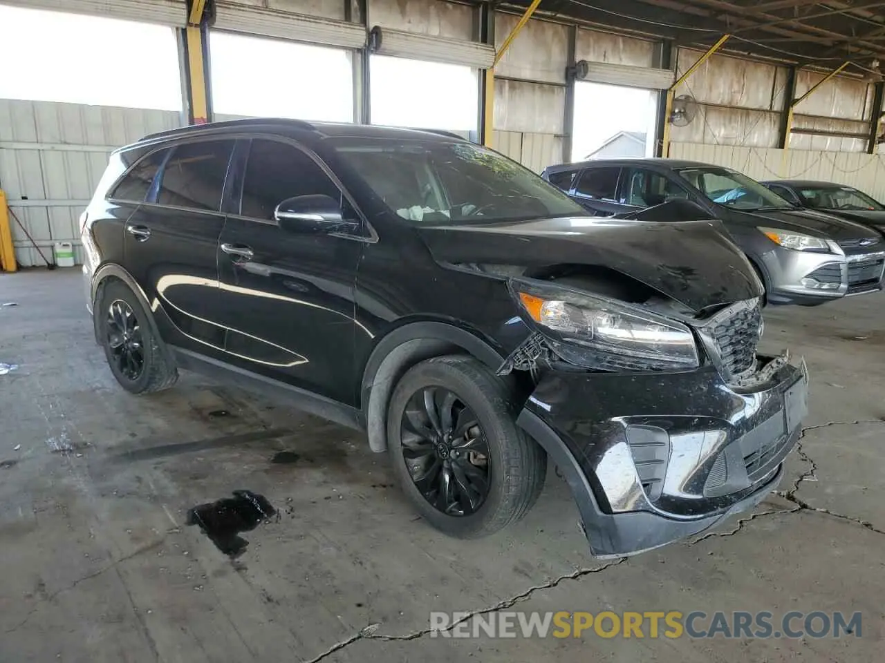 4 Photograph of a damaged car 5XYPG4A57KG608395 KIA SORENTO 2019