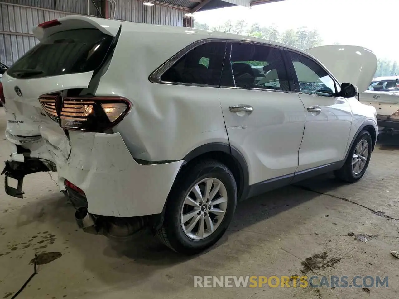 3 Photograph of a damaged car 5XYPG4A59KG442557 KIA SORENTO 2019
