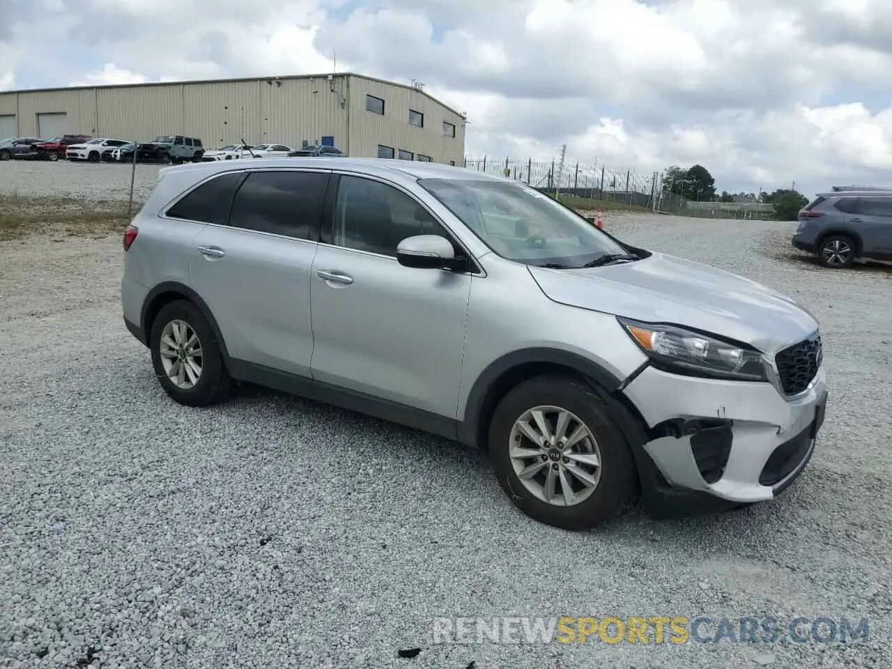 4 Photograph of a damaged car 5XYPG4A59KG576937 KIA SORENTO 2019