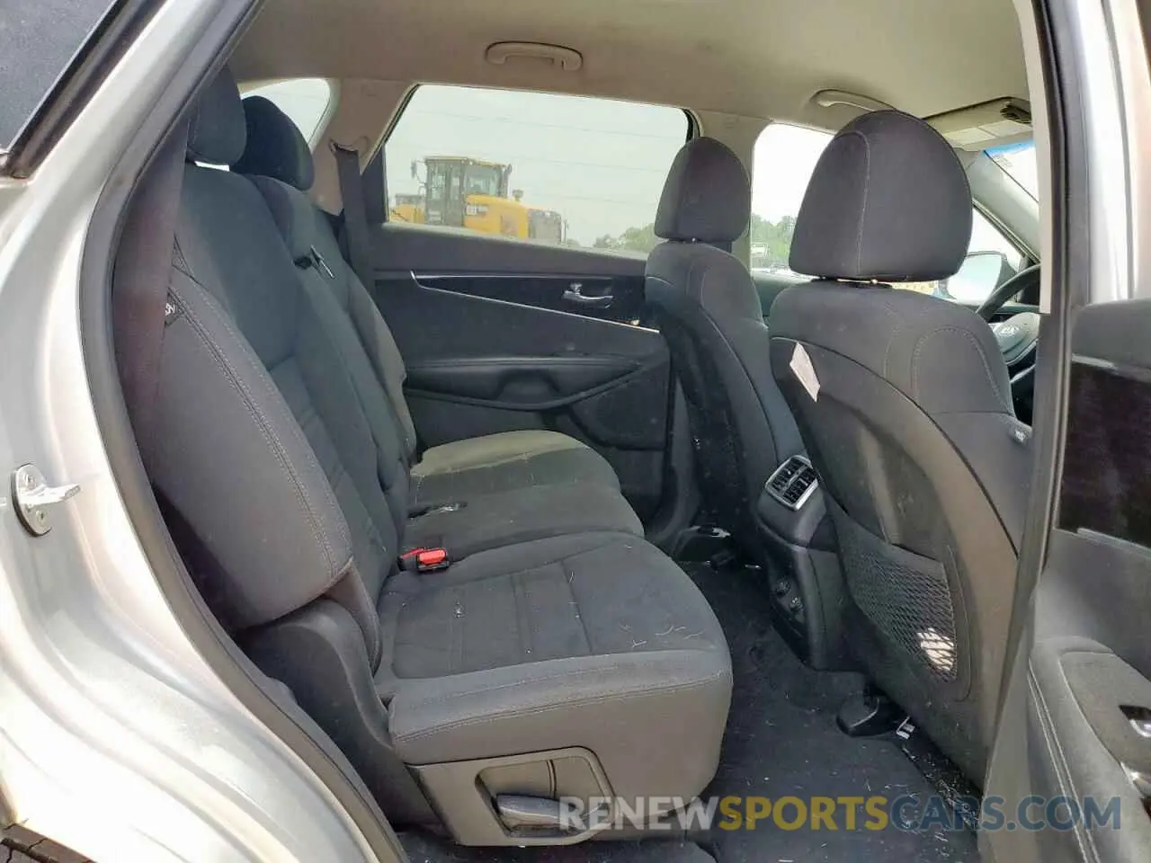 11 Photograph of a damaged car 5XYPG4A5XKG558737 KIA SORENTO 2019