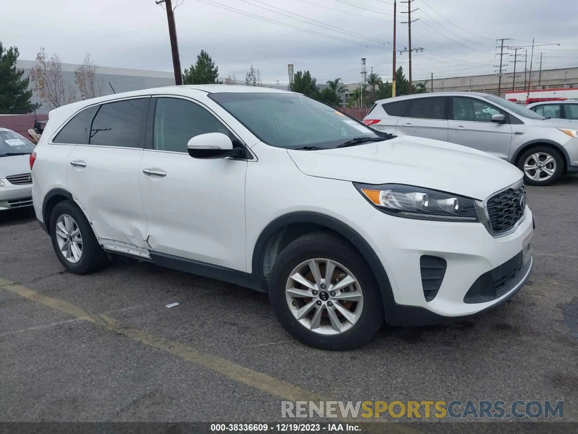 1 Photograph of a damaged car 5XYPG4A5XKG570869 KIA SORENTO 2019