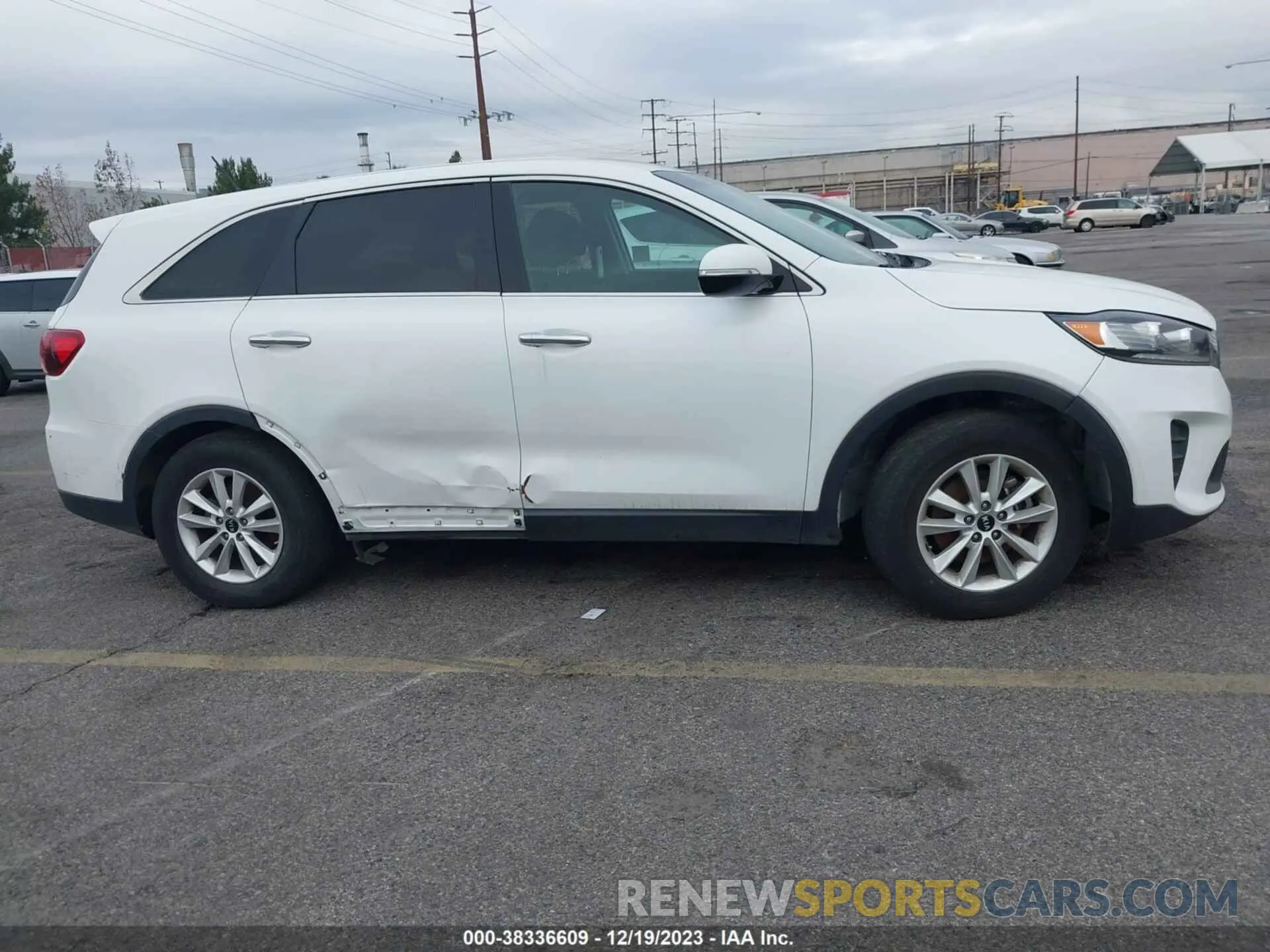 12 Photograph of a damaged car 5XYPG4A5XKG570869 KIA SORENTO 2019