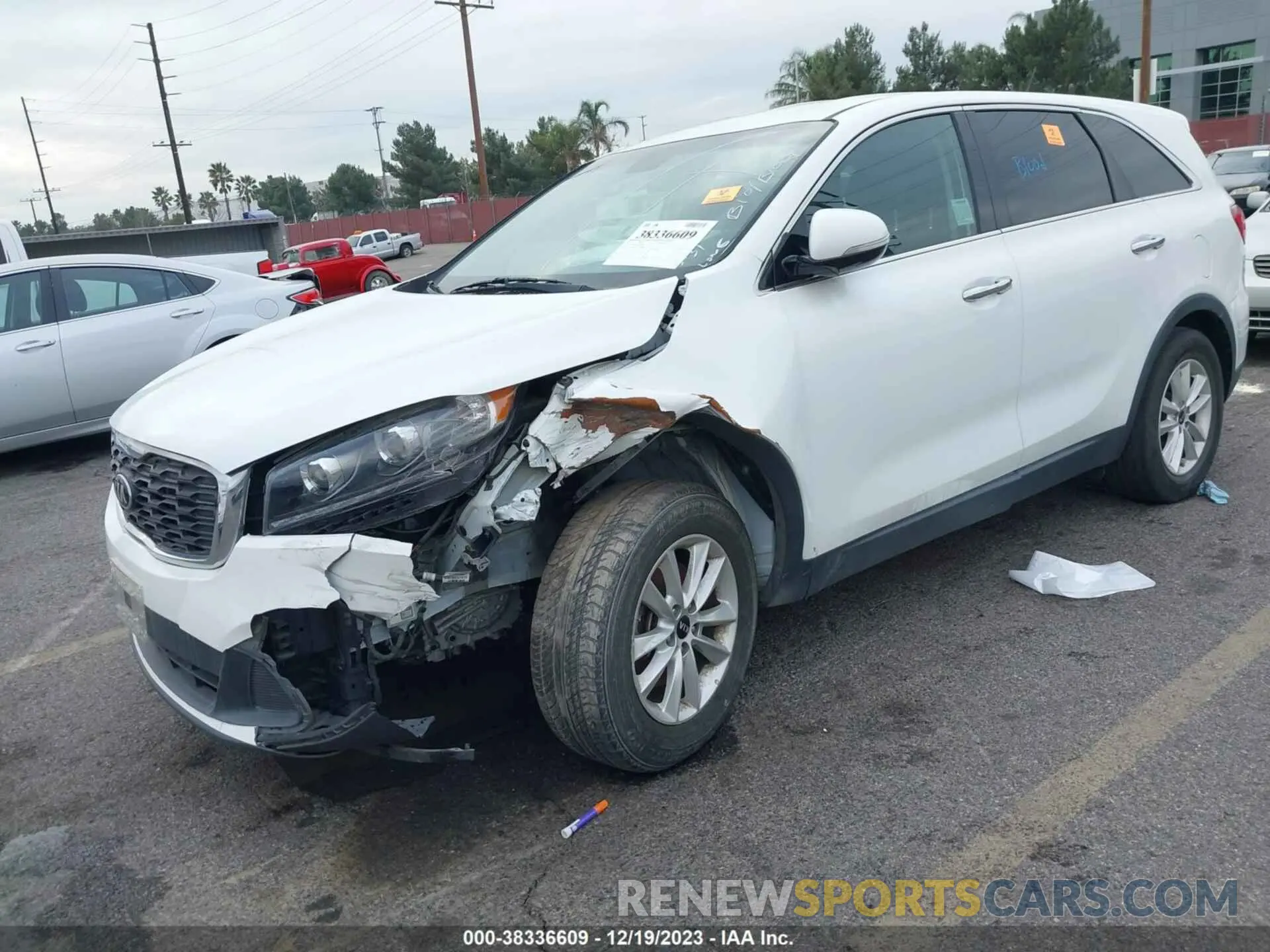 6 Photograph of a damaged car 5XYPG4A5XKG570869 KIA SORENTO 2019