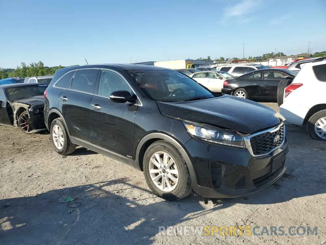 4 Photograph of a damaged car 5XYPGDA30KG548927 KIA SORENTO 2019