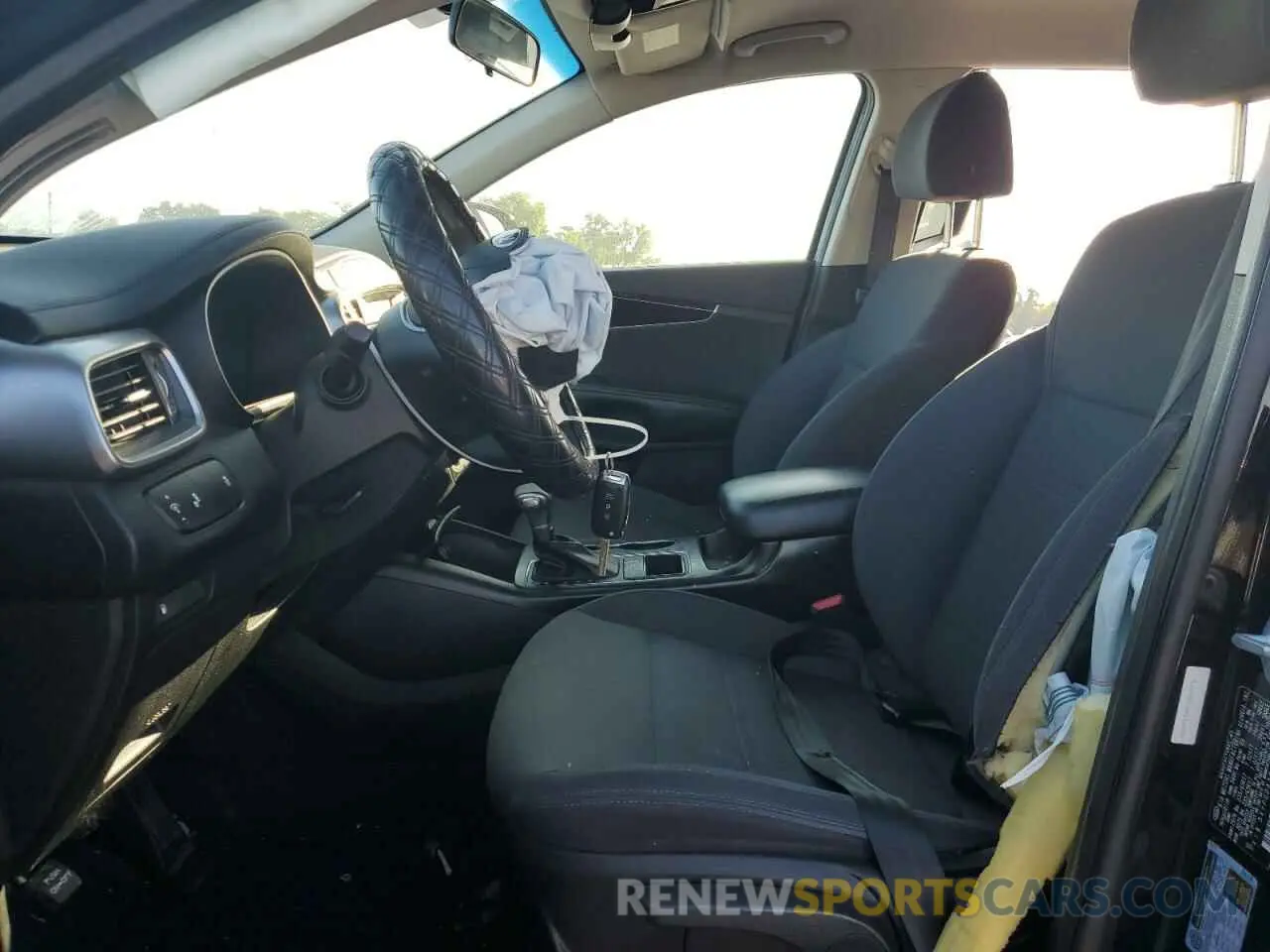 7 Photograph of a damaged car 5XYPGDA30KG548927 KIA SORENTO 2019