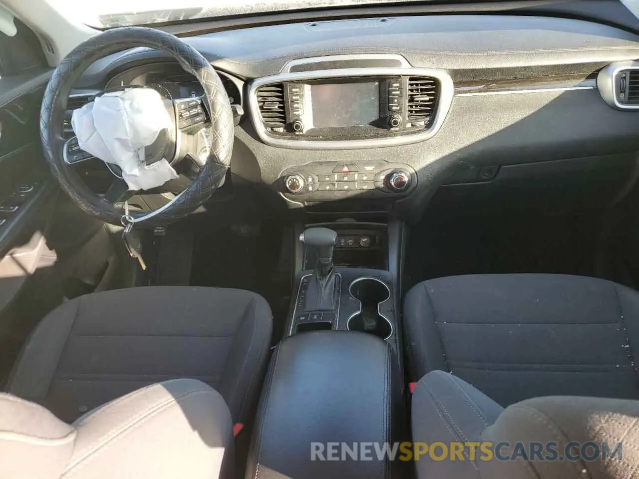 8 Photograph of a damaged car 5XYPGDA30KG548927 KIA SORENTO 2019