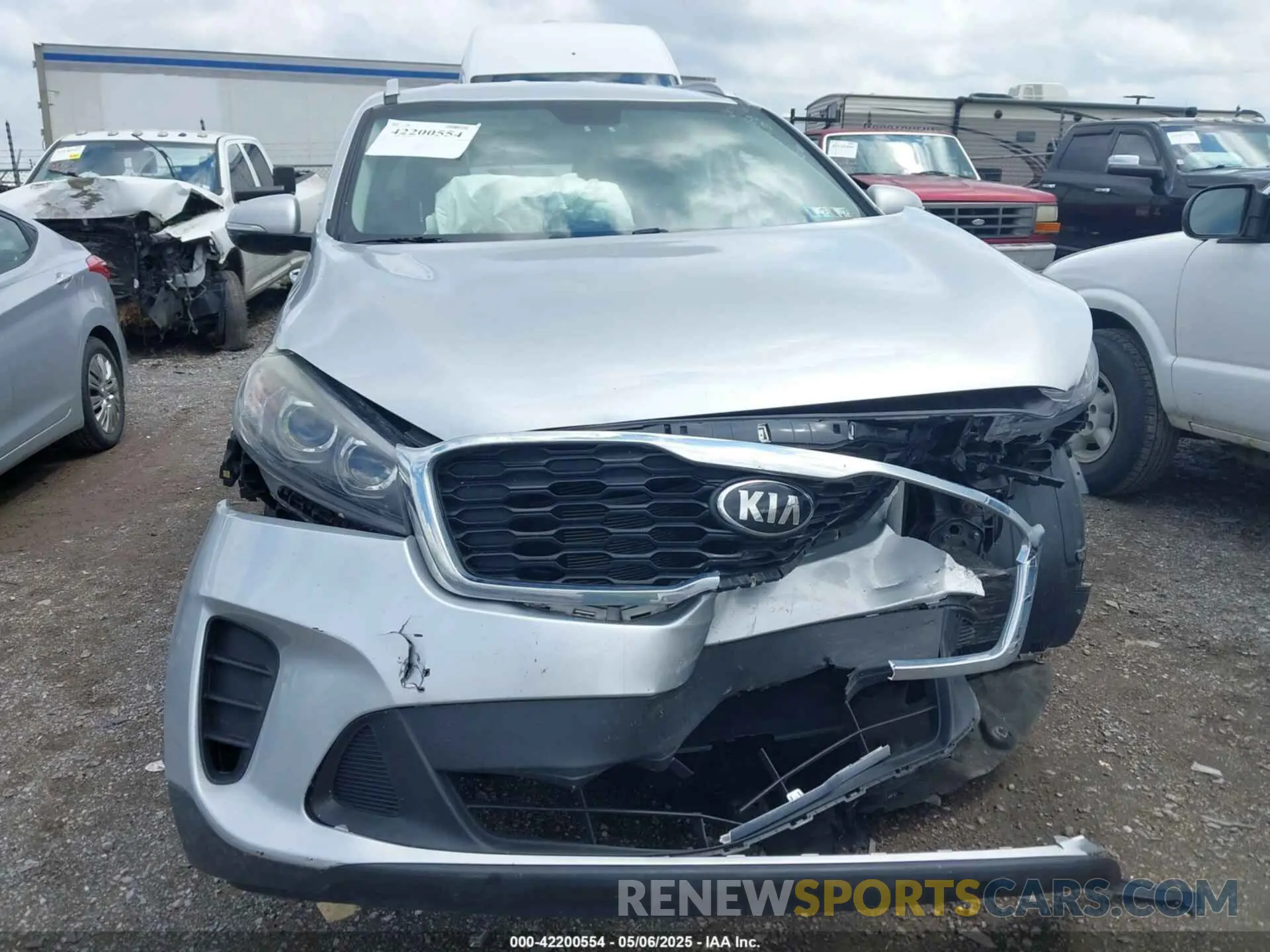 12 Photograph of a damaged car 5XYPGDA31KG435326 KIA SORENTO 2019