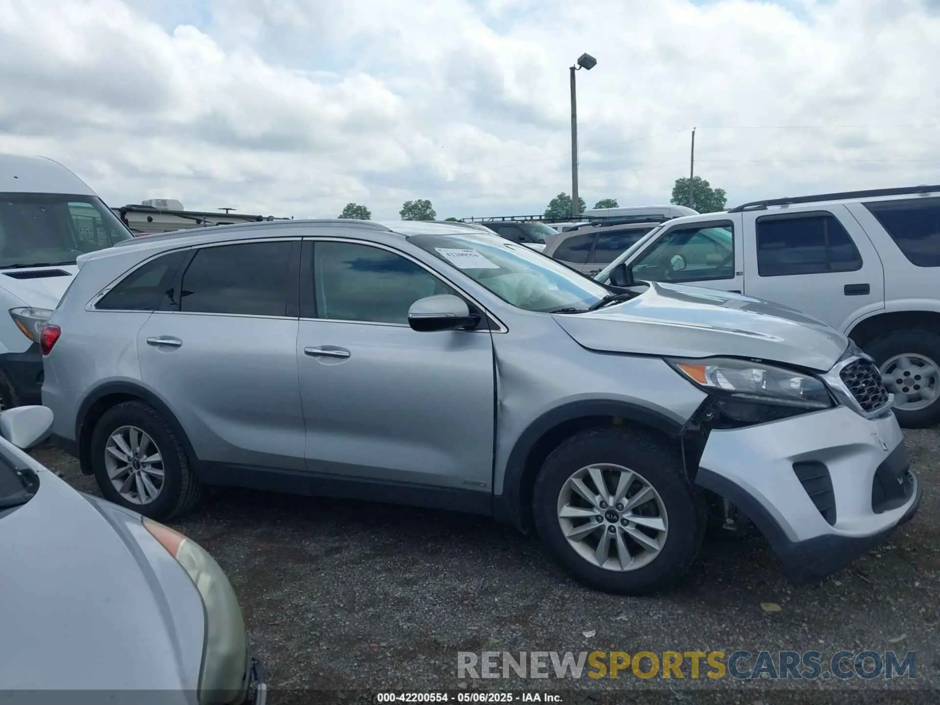 13 Photograph of a damaged car 5XYPGDA31KG435326 KIA SORENTO 2019