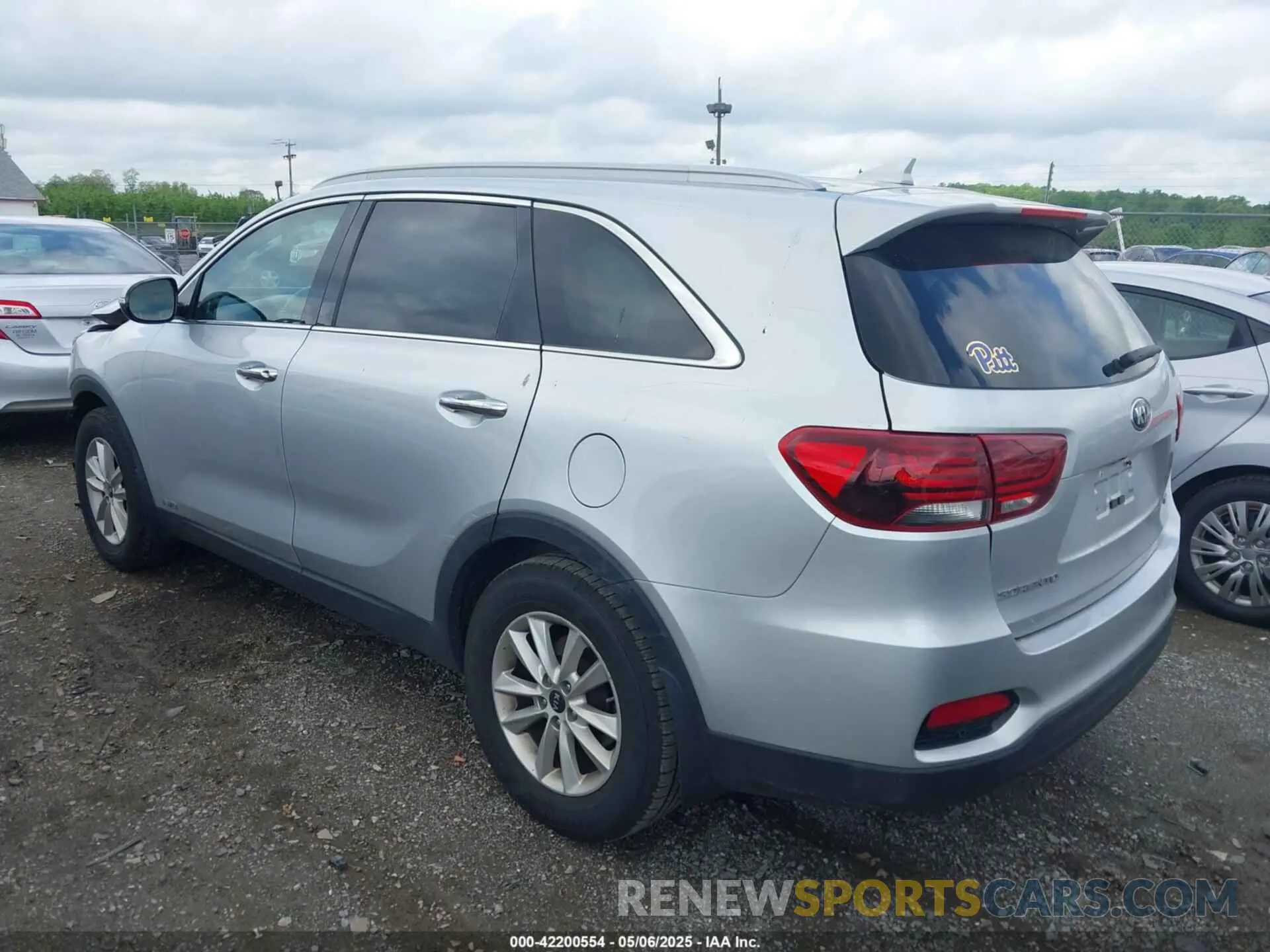 3 Photograph of a damaged car 5XYPGDA31KG435326 KIA SORENTO 2019