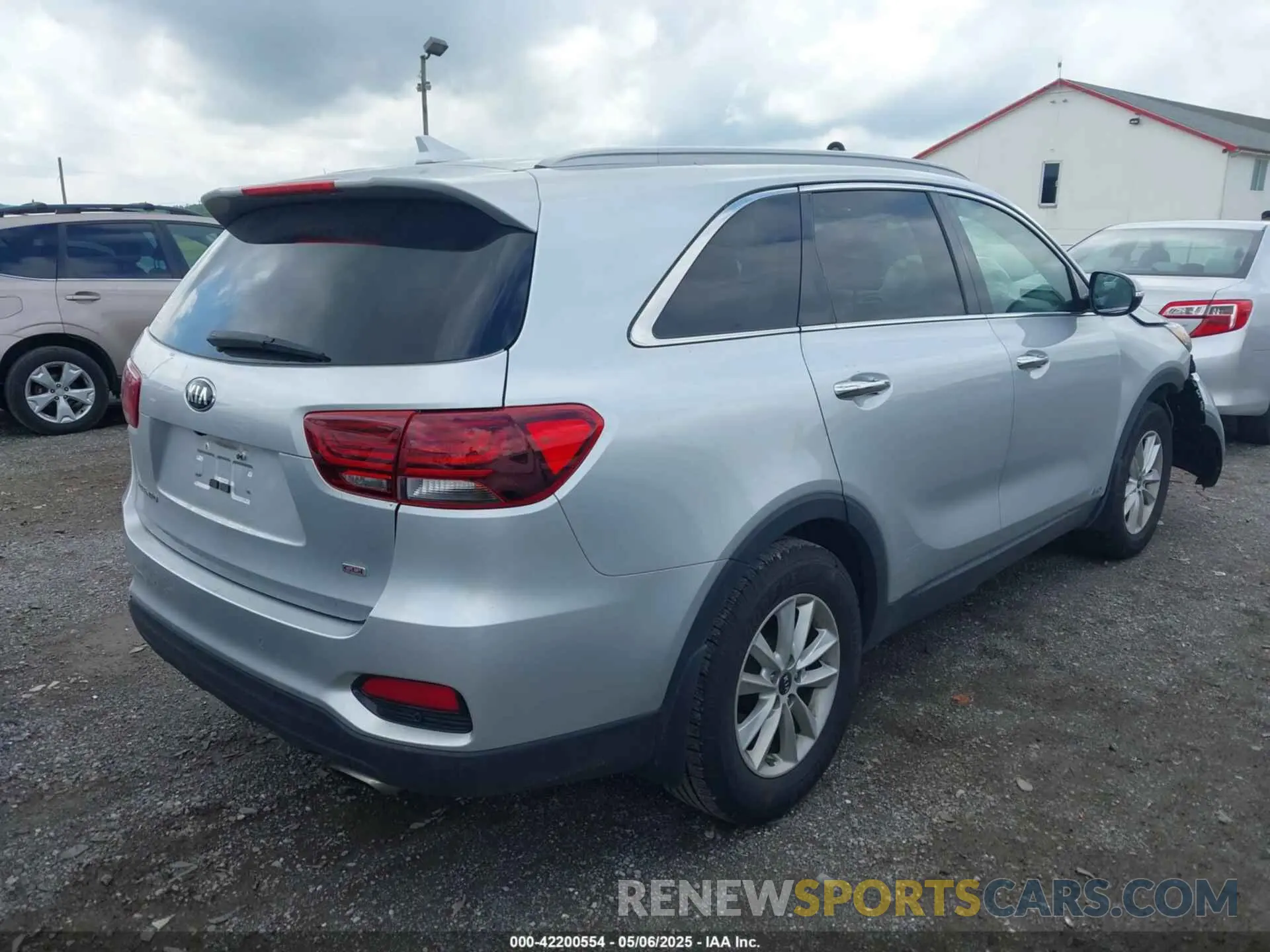 4 Photograph of a damaged car 5XYPGDA31KG435326 KIA SORENTO 2019