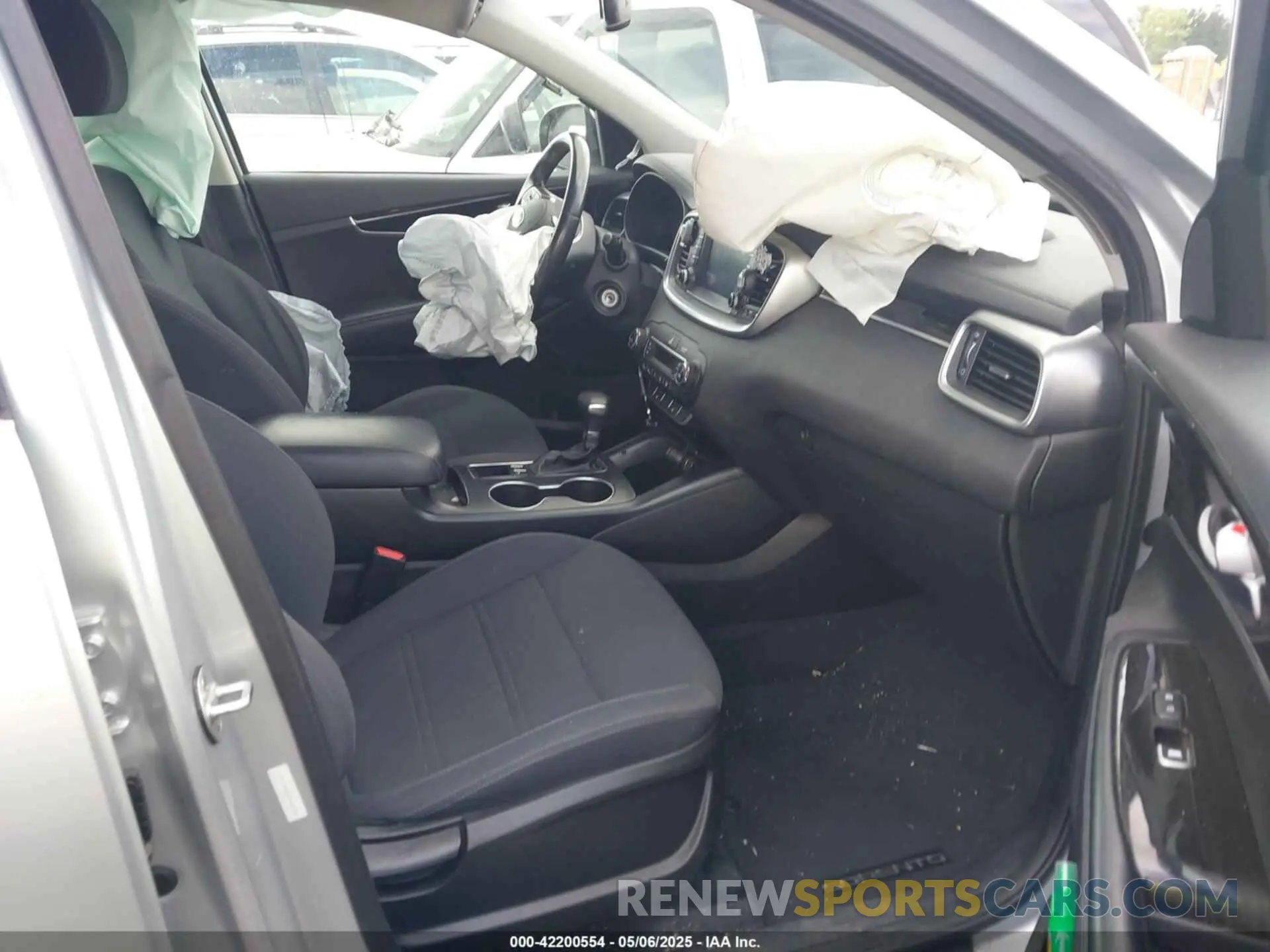 5 Photograph of a damaged car 5XYPGDA31KG435326 KIA SORENTO 2019