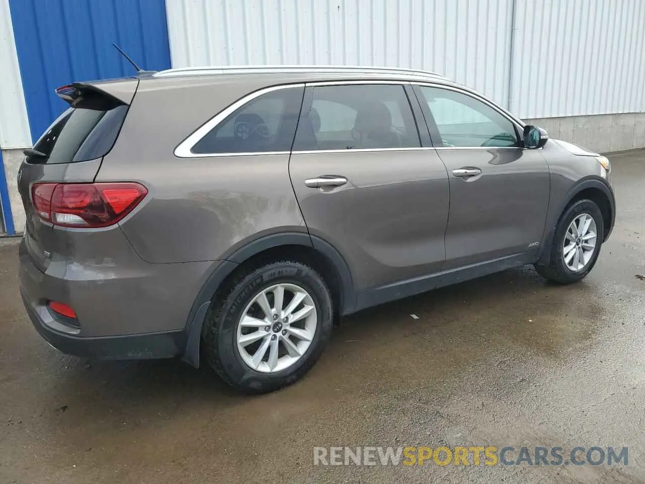 3 Photograph of a damaged car 5XYPGDA33KG468537 KIA SORENTO 2019