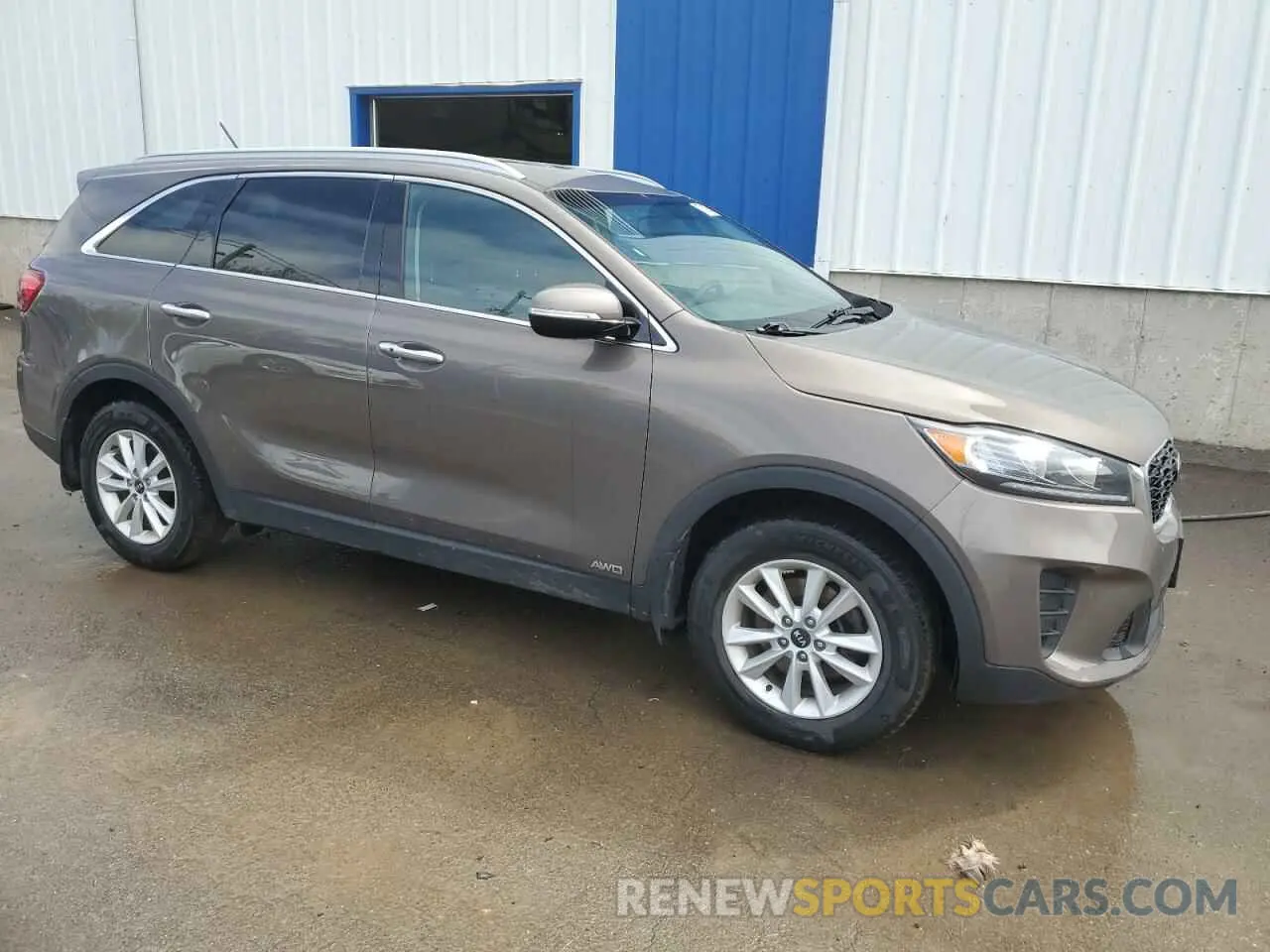 4 Photograph of a damaged car 5XYPGDA33KG468537 KIA SORENTO 2019