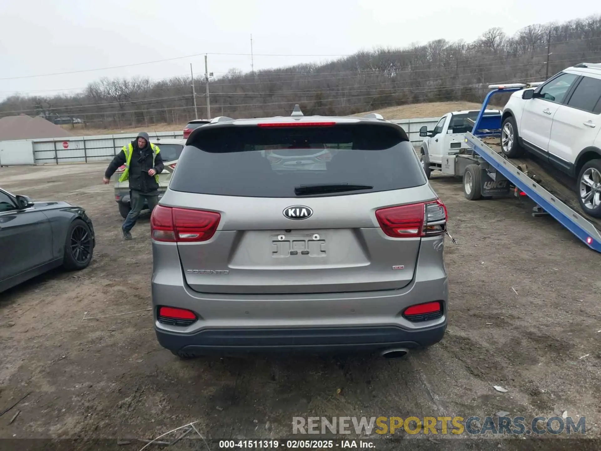 16 Photograph of a damaged car 5XYPGDA33KG508972 KIA SORENTO 2019