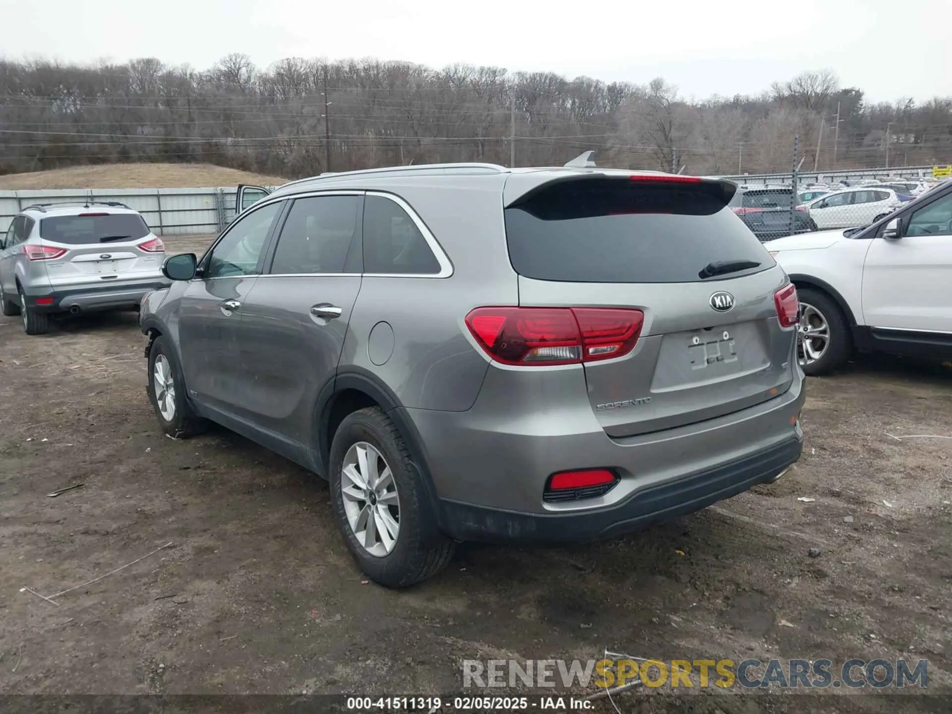 3 Photograph of a damaged car 5XYPGDA33KG508972 KIA SORENTO 2019