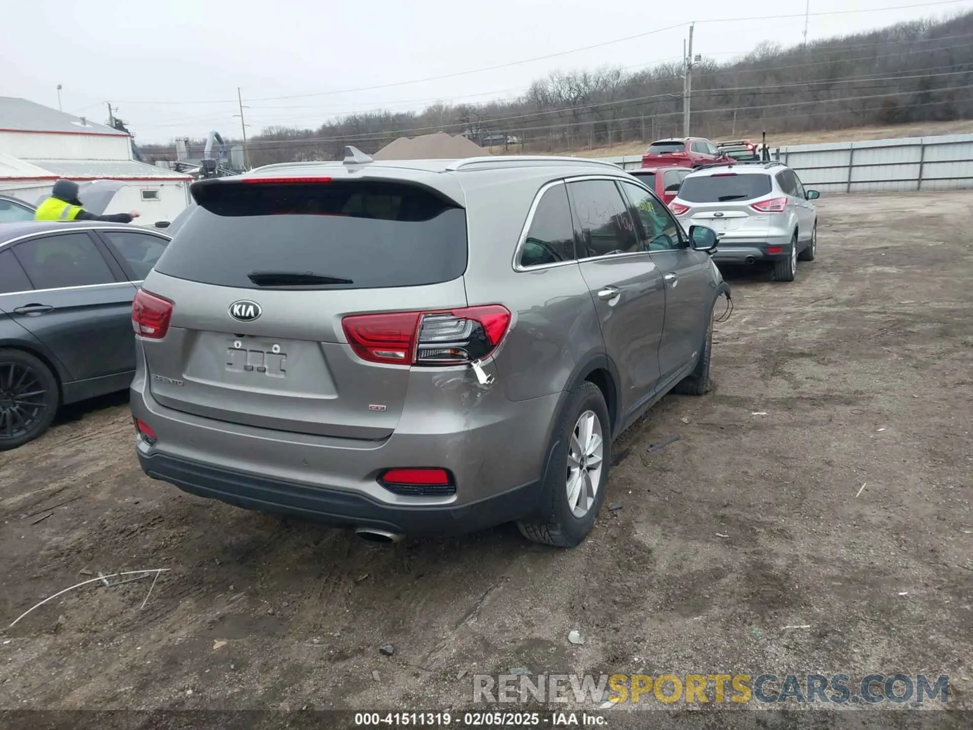 4 Photograph of a damaged car 5XYPGDA33KG508972 KIA SORENTO 2019