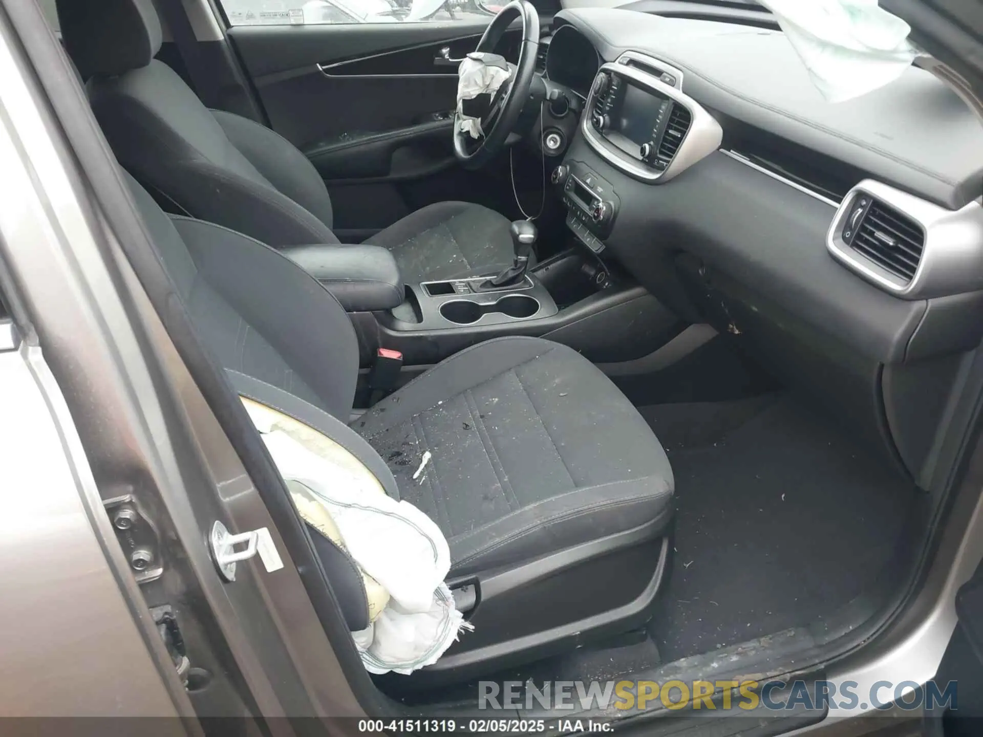5 Photograph of a damaged car 5XYPGDA33KG508972 KIA SORENTO 2019