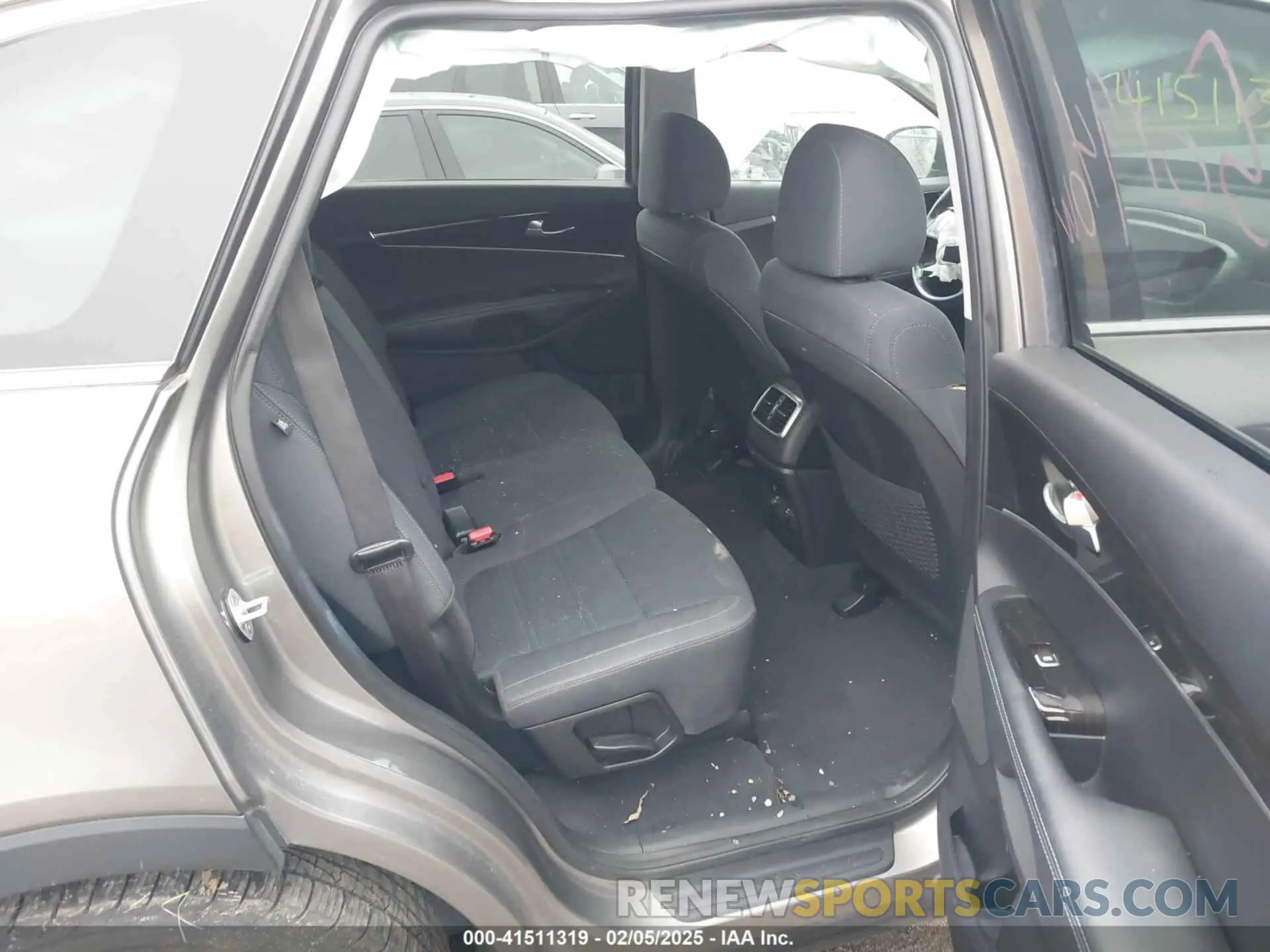 8 Photograph of a damaged car 5XYPGDA33KG508972 KIA SORENTO 2019