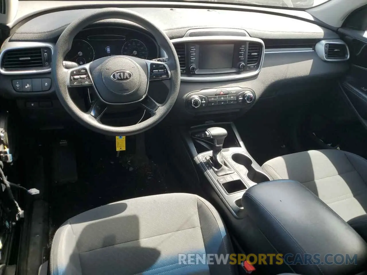 8 Photograph of a damaged car 5XYPGDA33KG538702 KIA SORENTO 2019