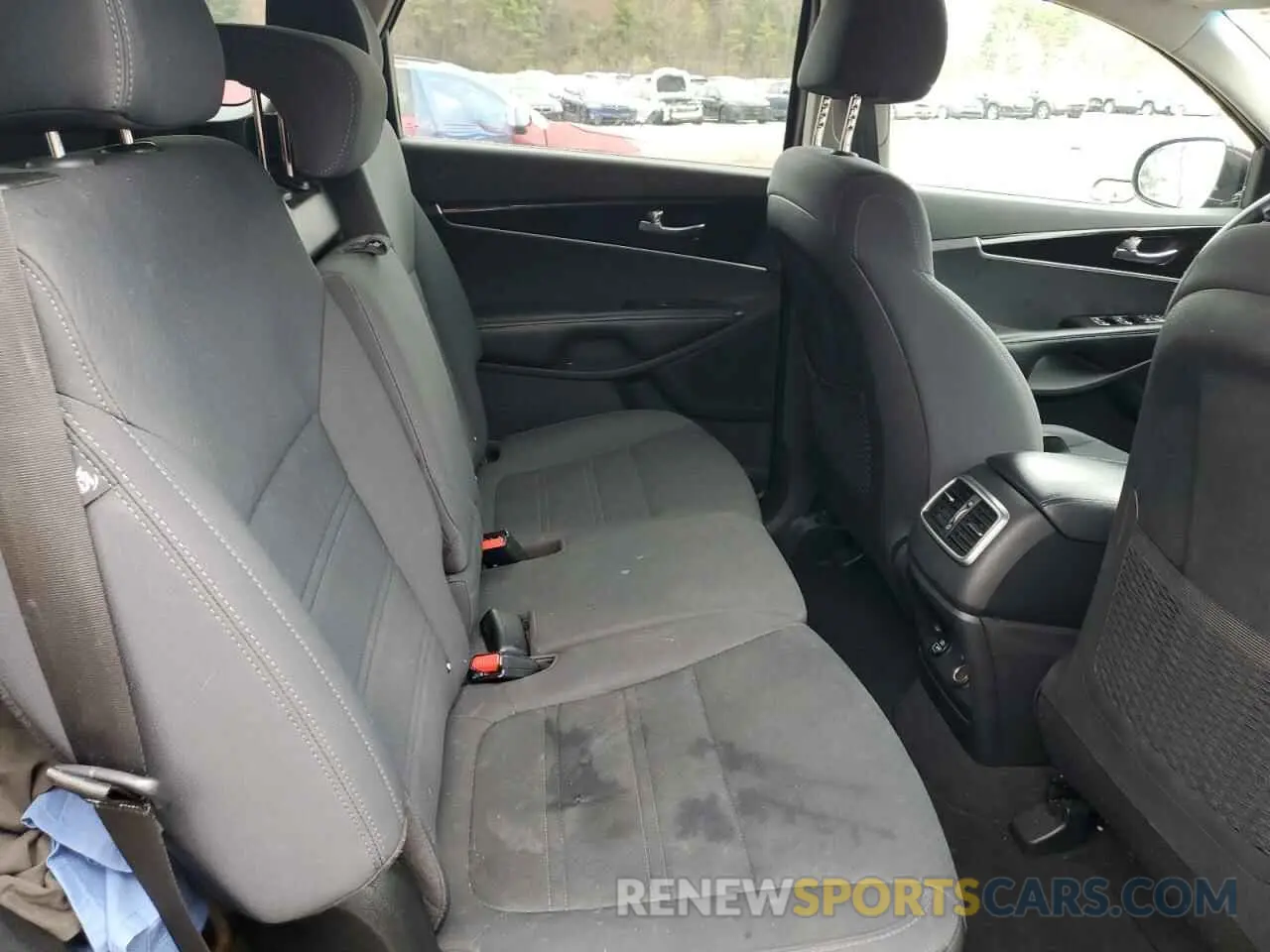 11 Photograph of a damaged car 5XYPGDA34KG473486 KIA SORENTO 2019