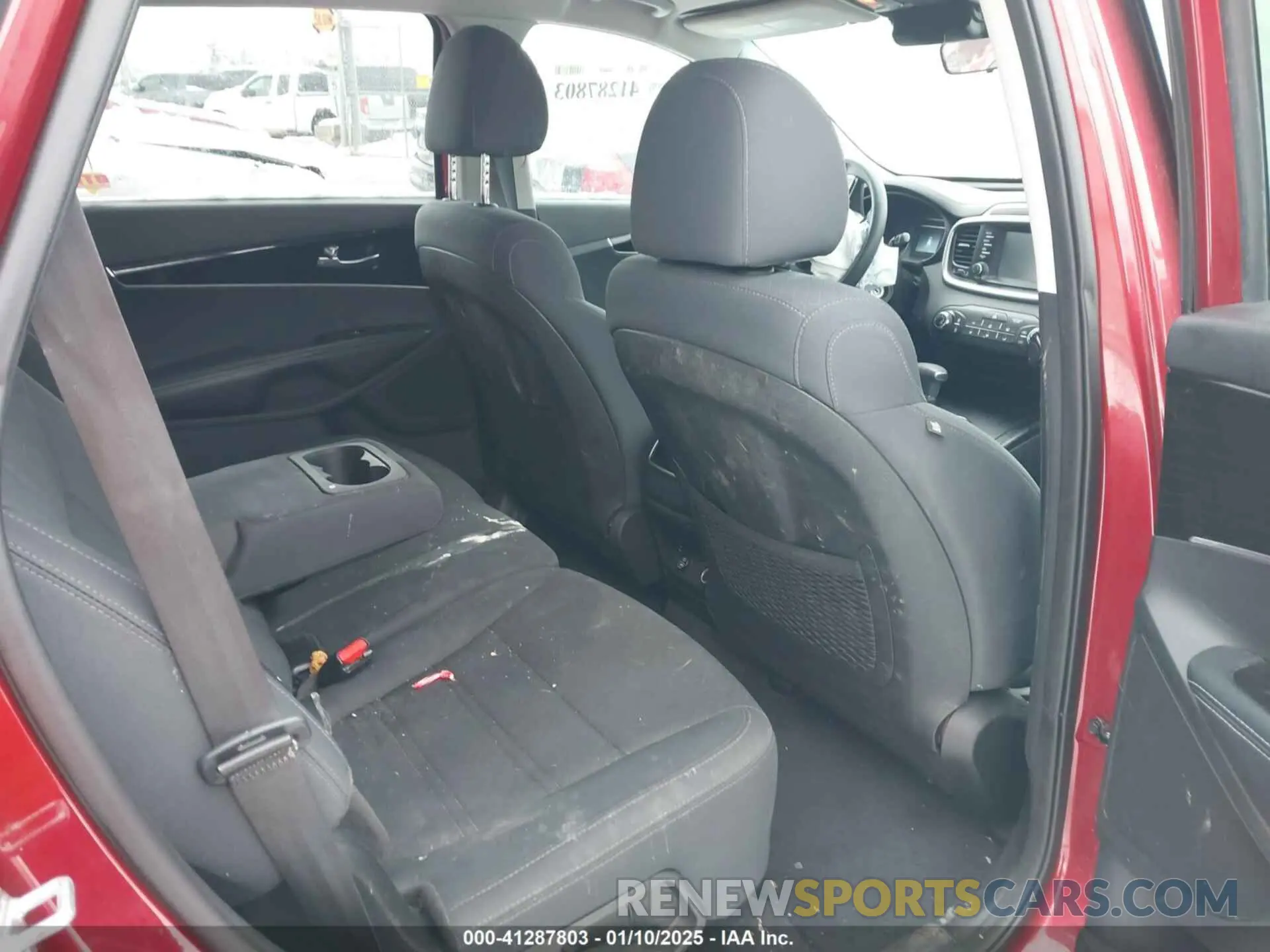 8 Photograph of a damaged car 5XYPGDA34KG540474 KIA SORENTO 2019