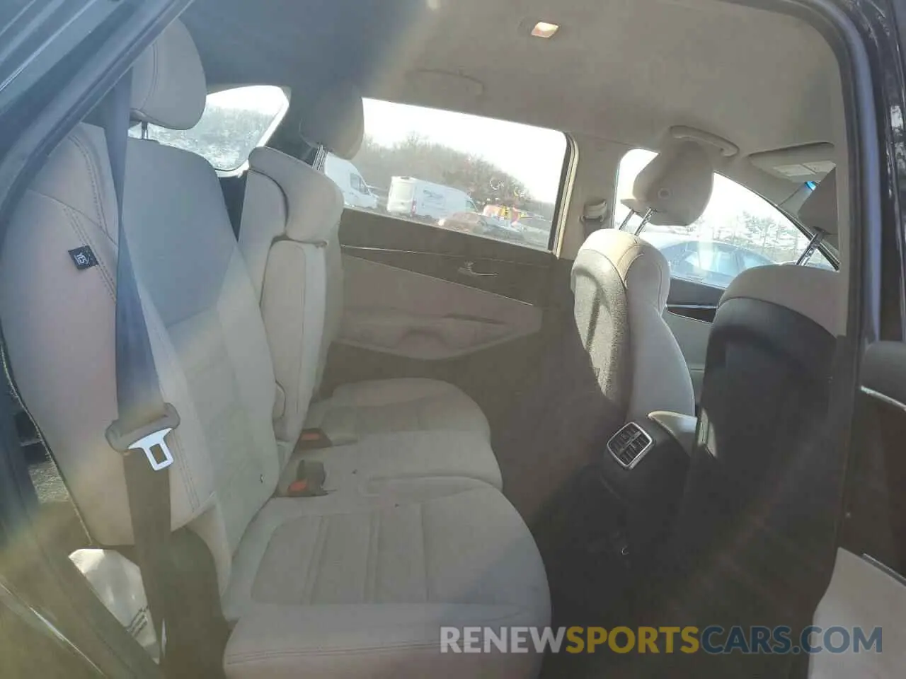 12 Photograph of a damaged car 5XYPGDA34KG575242 KIA SORENTO 2019